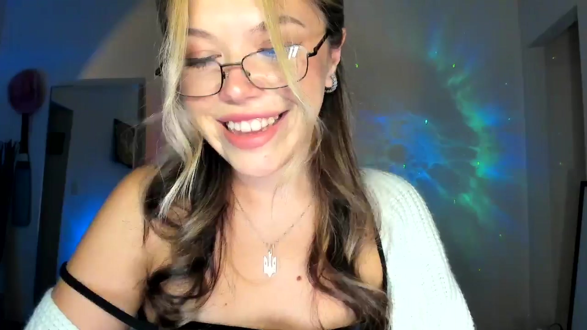Gallery image thumbnail from Nancy_Morris's myfreecams stream on, 10/17/2024, 23:43 image 2 of 20