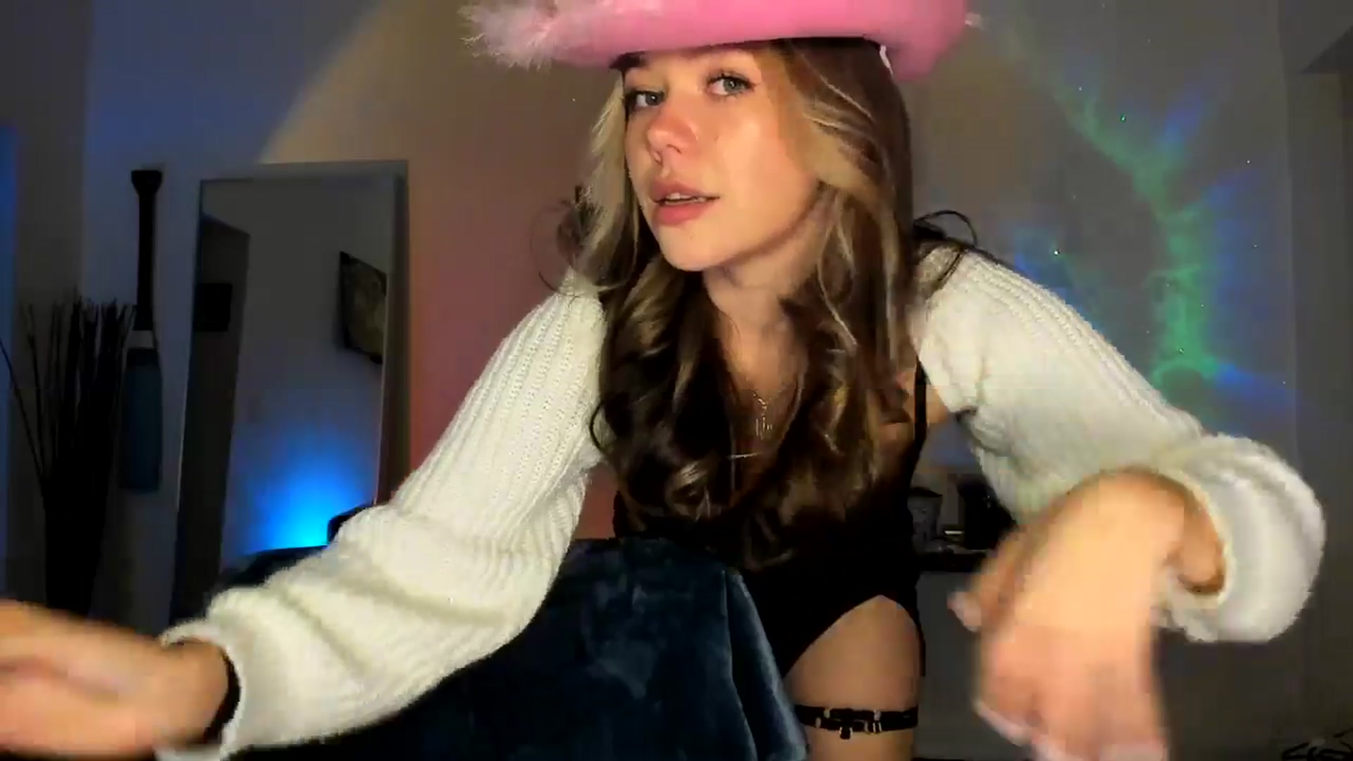 Gallery image thumbnail from Nancy_Morris's myfreecams stream on, 10/17/2024, 23:43 image 18 of 20