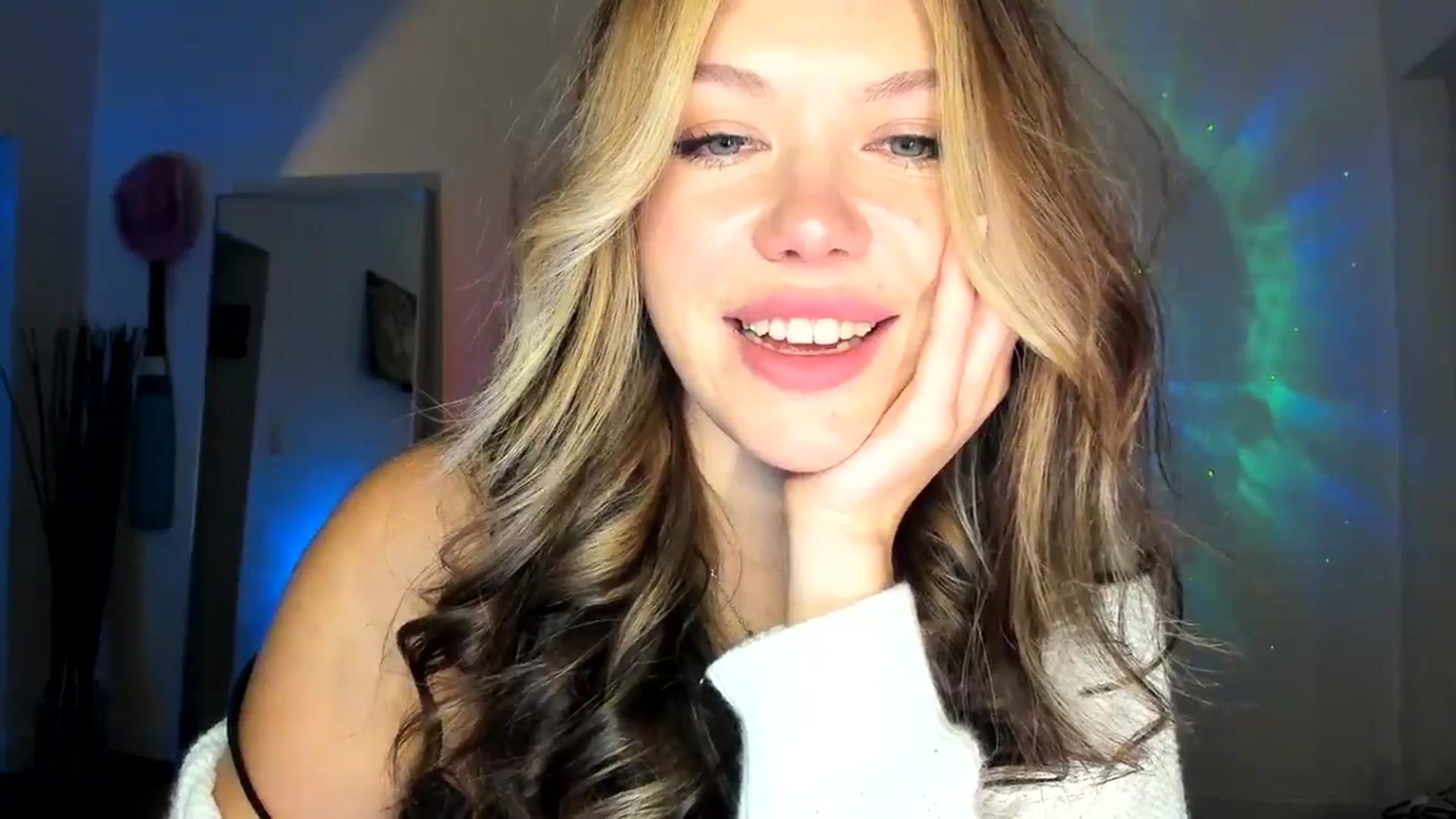 Gallery image thumbnail from Nancy_Morris's myfreecams stream on, 10/17/2024, 23:43 image 15 of 20