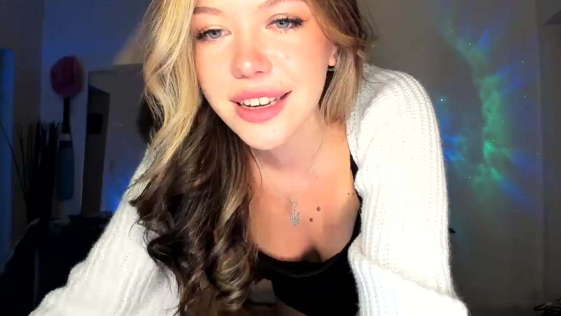Gallery image thumbnail from Nancy_Morris's myfreecams stream on, 10/17/2024, 23:43 image 12 of 20