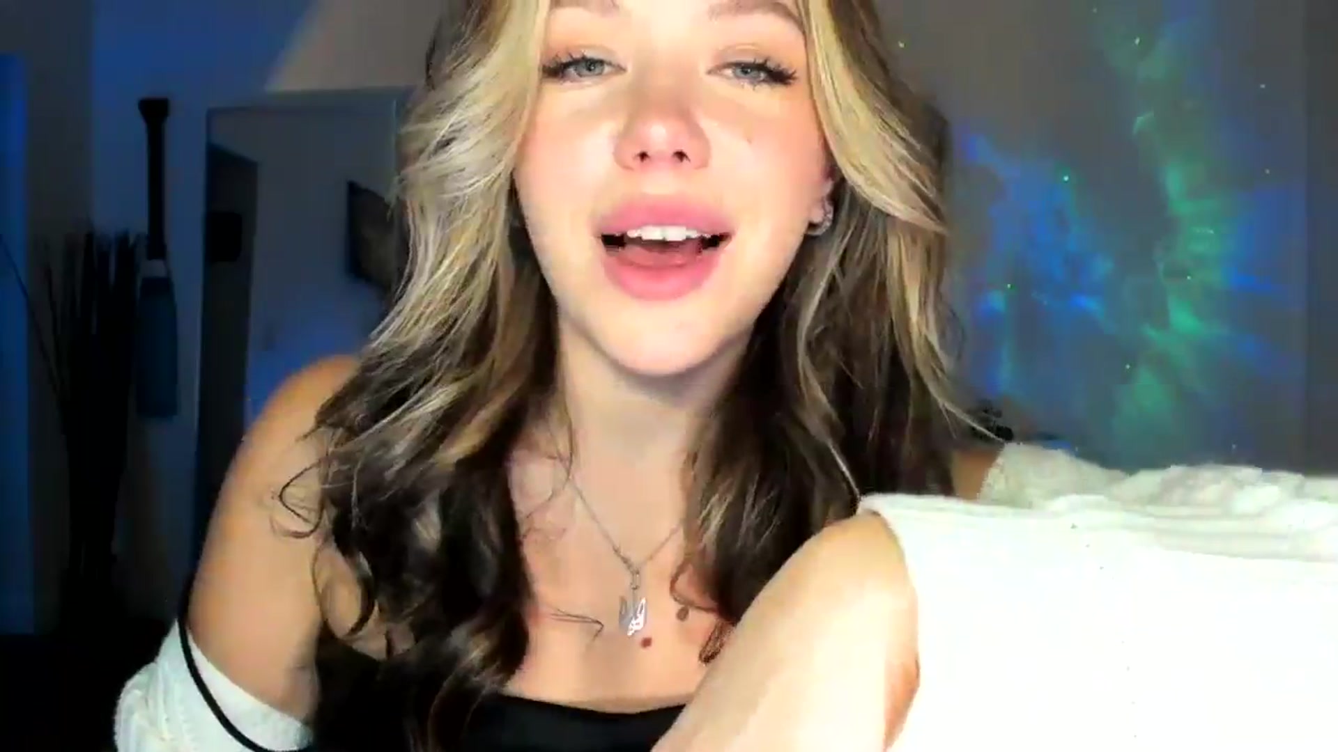 Gallery image thumbnail from Nancy_Morris's myfreecams stream on, 10/18/2024, 24:20 image 16 of 20