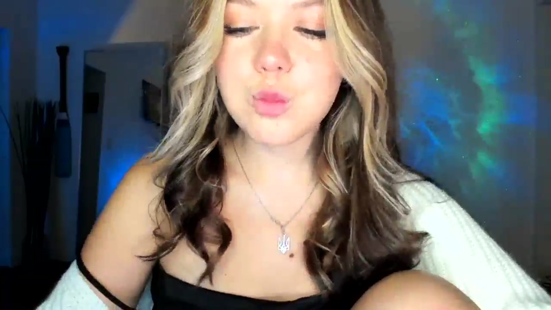 Gallery image thumbnail from Nancy_Morris's myfreecams stream on, 10/18/2024, 24:20 image 5 of 20