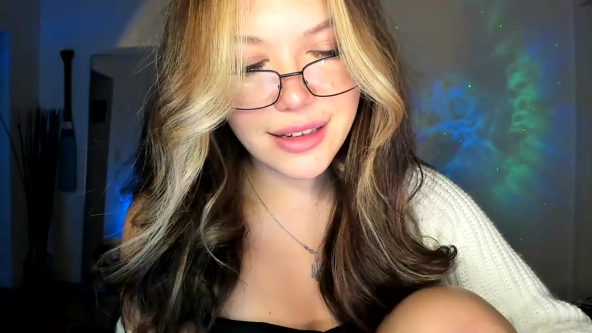 Gallery image thumbnail from Nancy_Morris's myfreecams stream on, 10/18/2024, 24:20 image 6 of 20