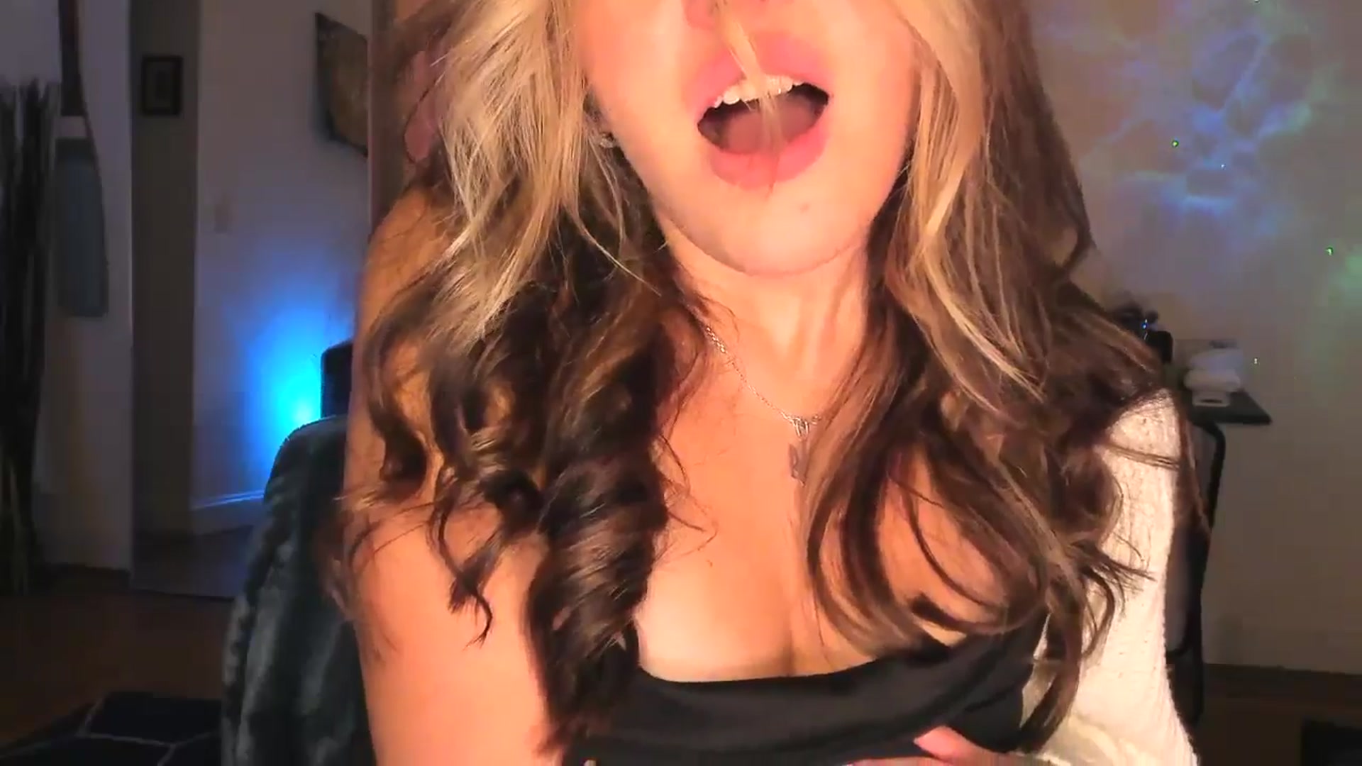 Gallery image thumbnail from Nancy_Morris's myfreecams stream on, 10/18/2024, 01:26 image 6 of 20