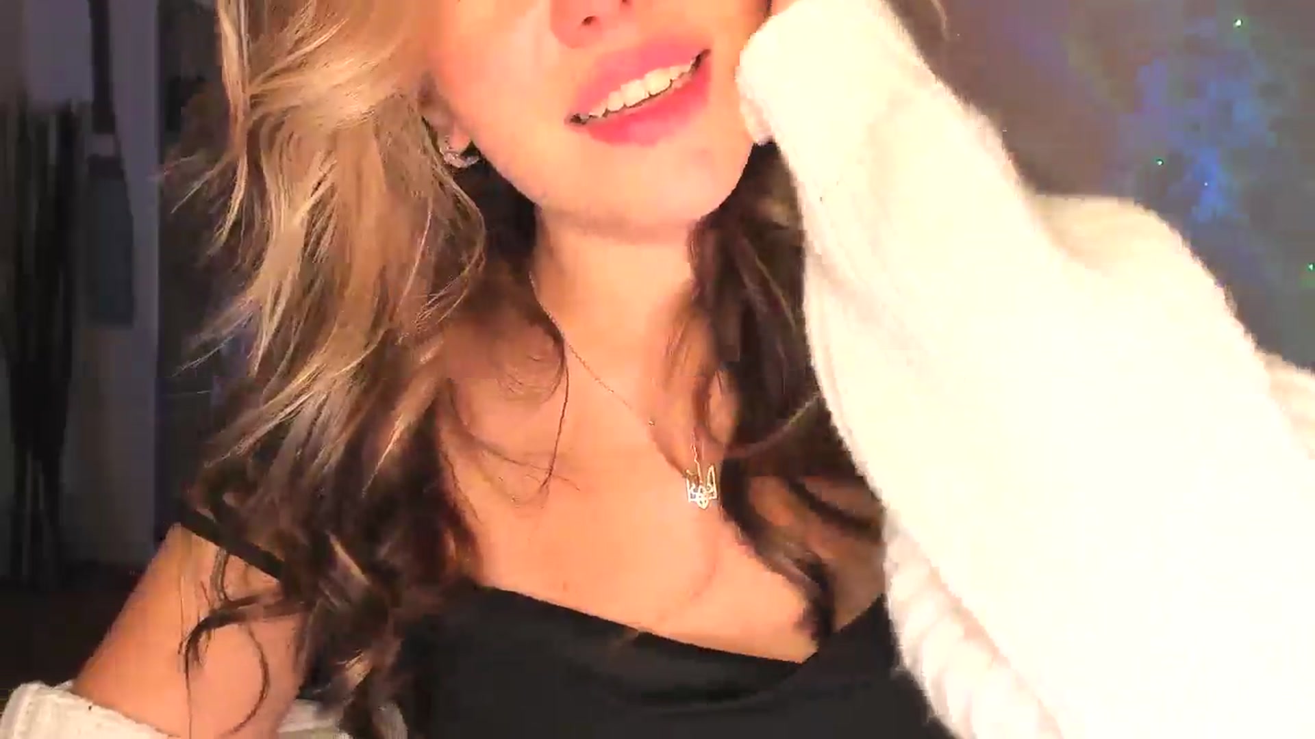 Gallery image thumbnail from Nancy_Morris's myfreecams stream on, 10/18/2024, 01:26 image 14 of 20