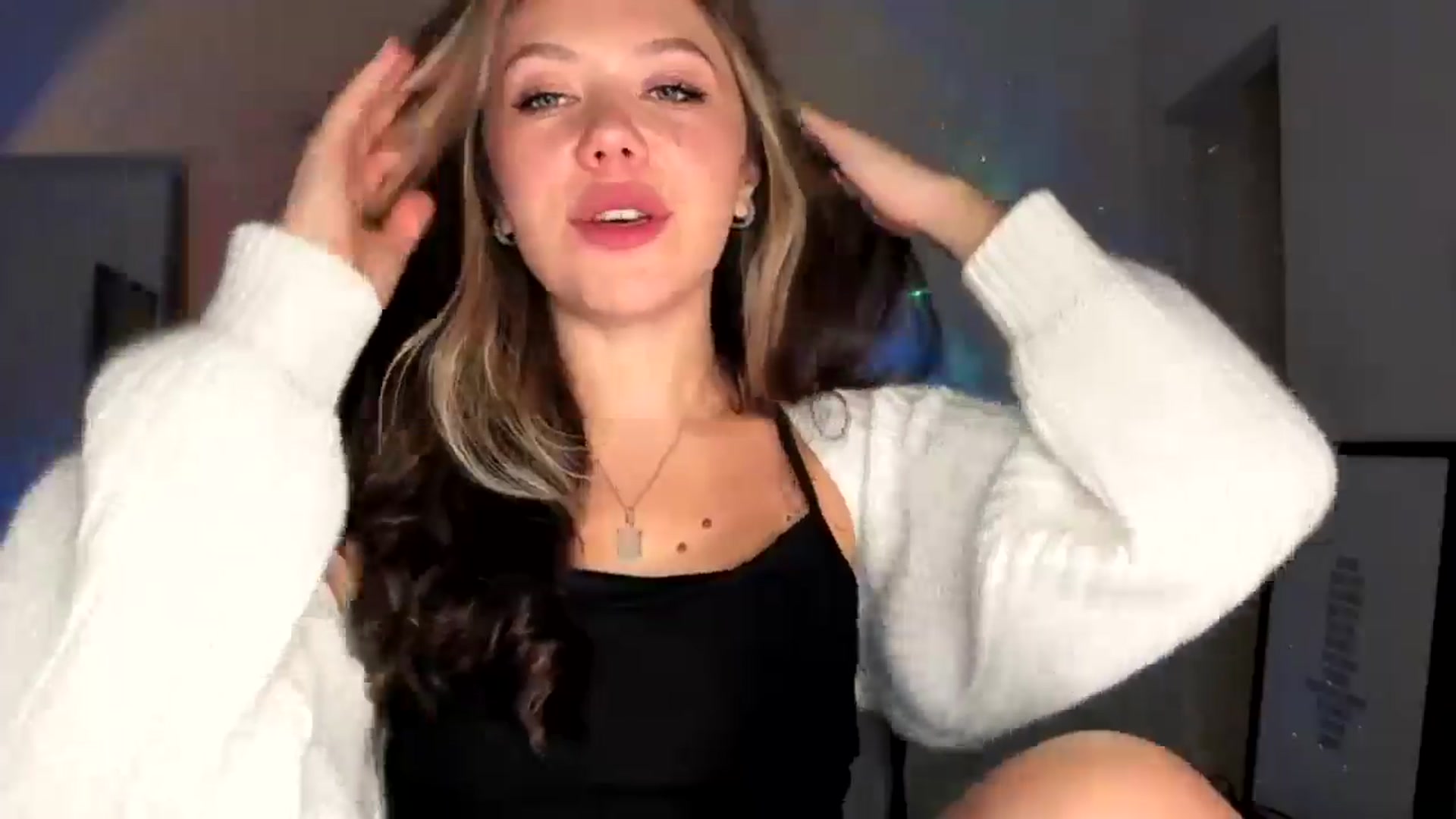 Gallery image thumbnail from Nancy_Morris's myfreecams stream on, 10/18/2024, 02:54 image 18 of 20