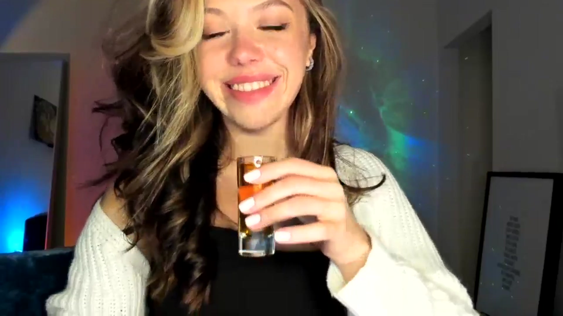 Gallery image thumbnail from Nancy_Morris's myfreecams stream on, 10/18/2024, 02:54 image 8 of 20
