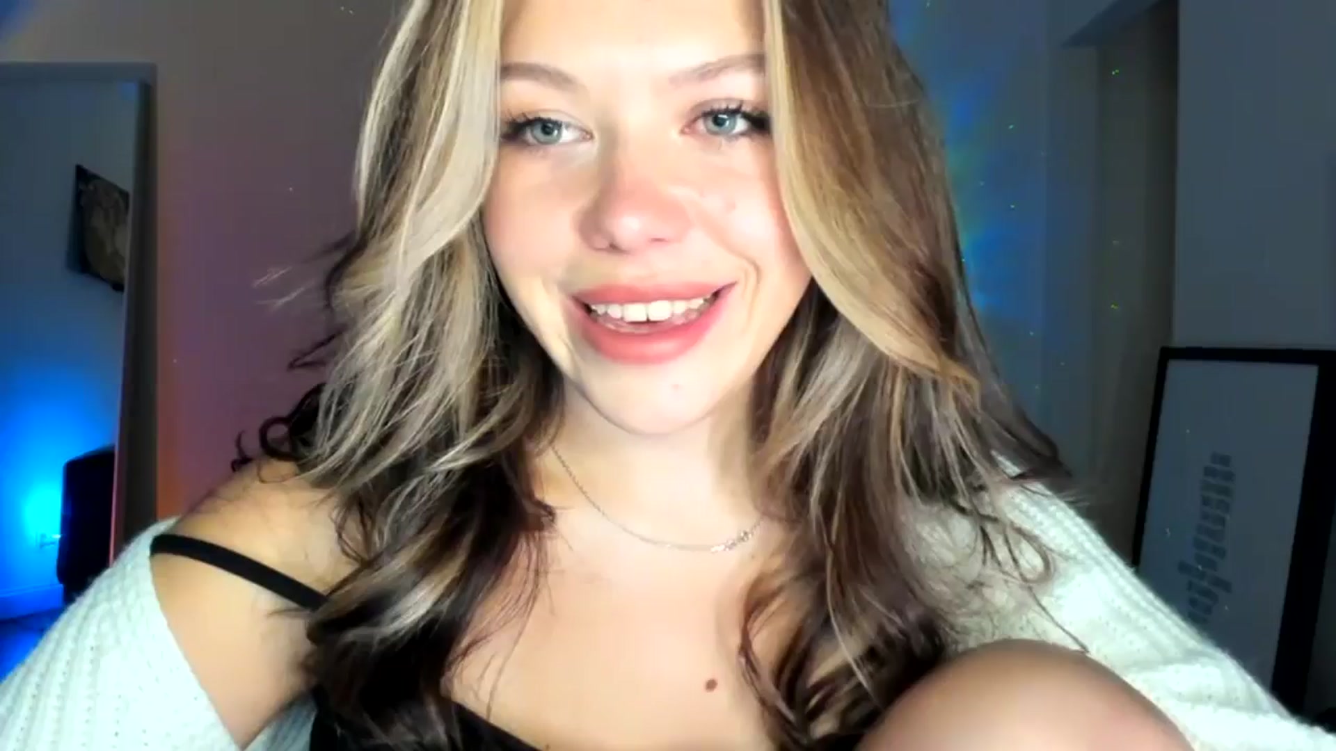 Gallery image thumbnail from Nancy_Morris's myfreecams stream on, 10/18/2024, 02:54 image 5 of 20
