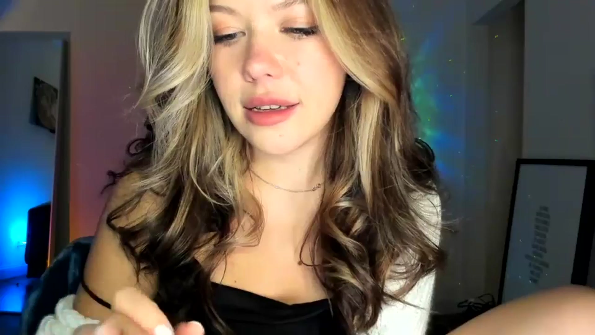 Gallery image thumbnail from Nancy_Morris's myfreecams stream on, 10/18/2024, 02:54 image 6 of 20