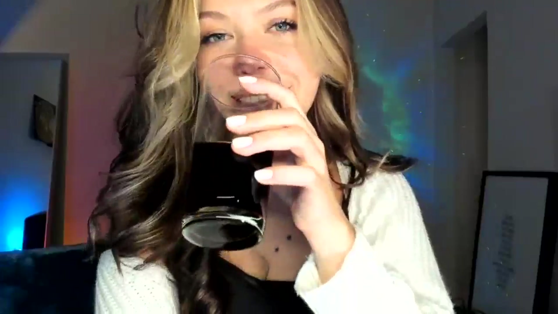 Gallery image thumbnail from Nancy_Morris's myfreecams stream on, 10/18/2024, 02:54 image 9 of 20
