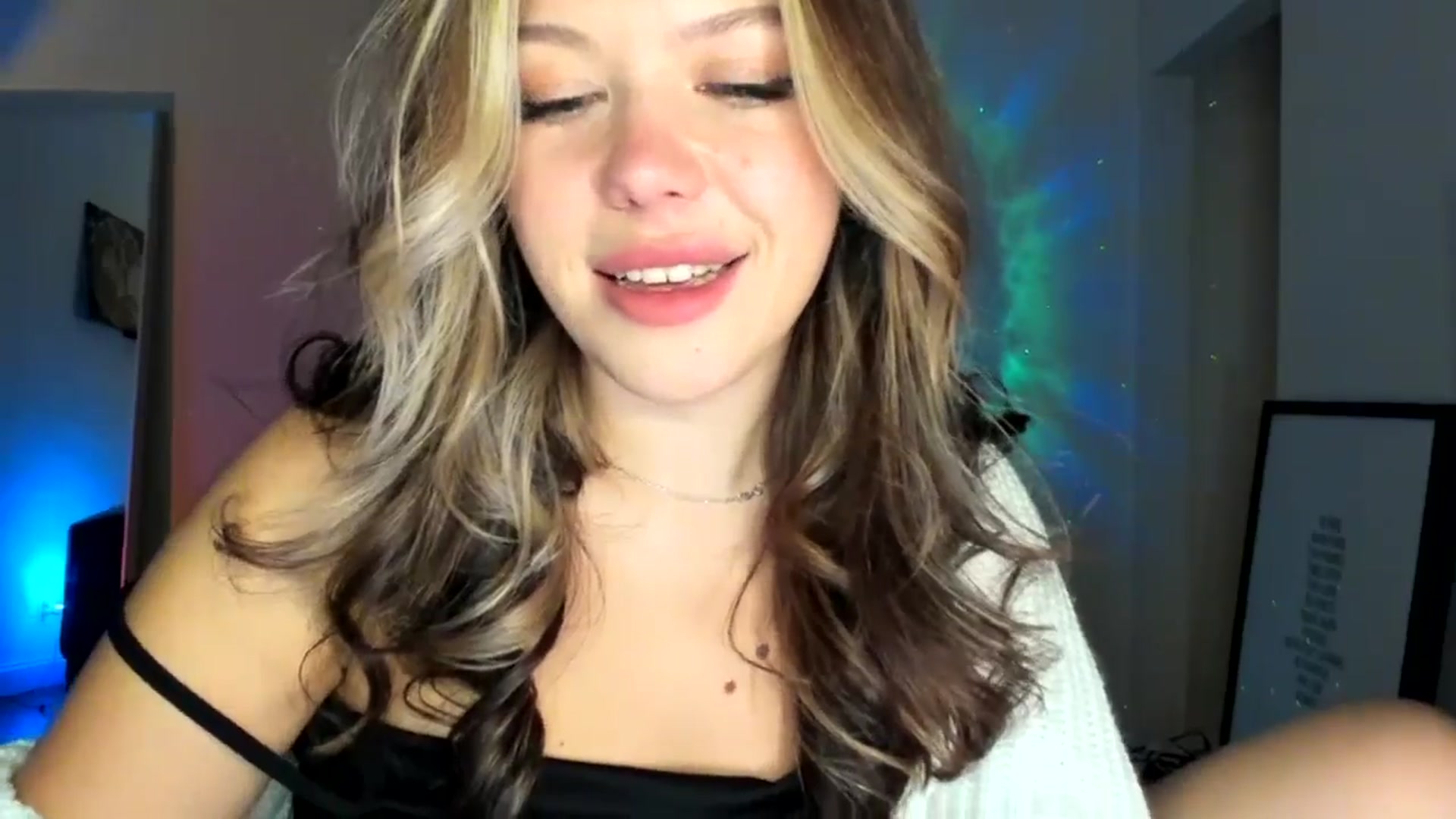 Gallery image thumbnail from Nancy_Morris's myfreecams stream on, 10/18/2024, 02:54 image 7 of 20