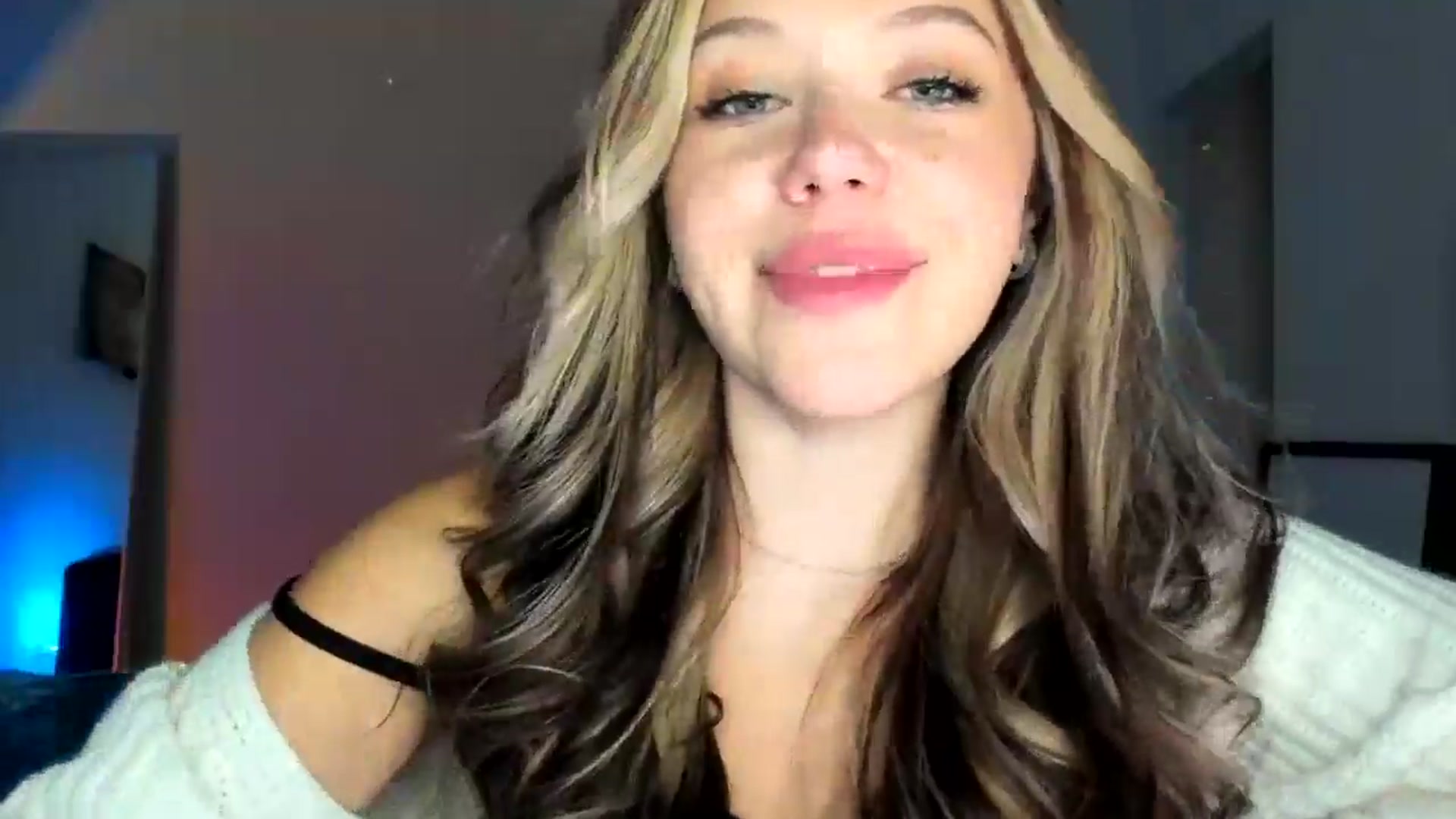Gallery image thumbnail from Nancy_Morris's myfreecams stream on, 10/18/2024, 02:54 image 12 of 20