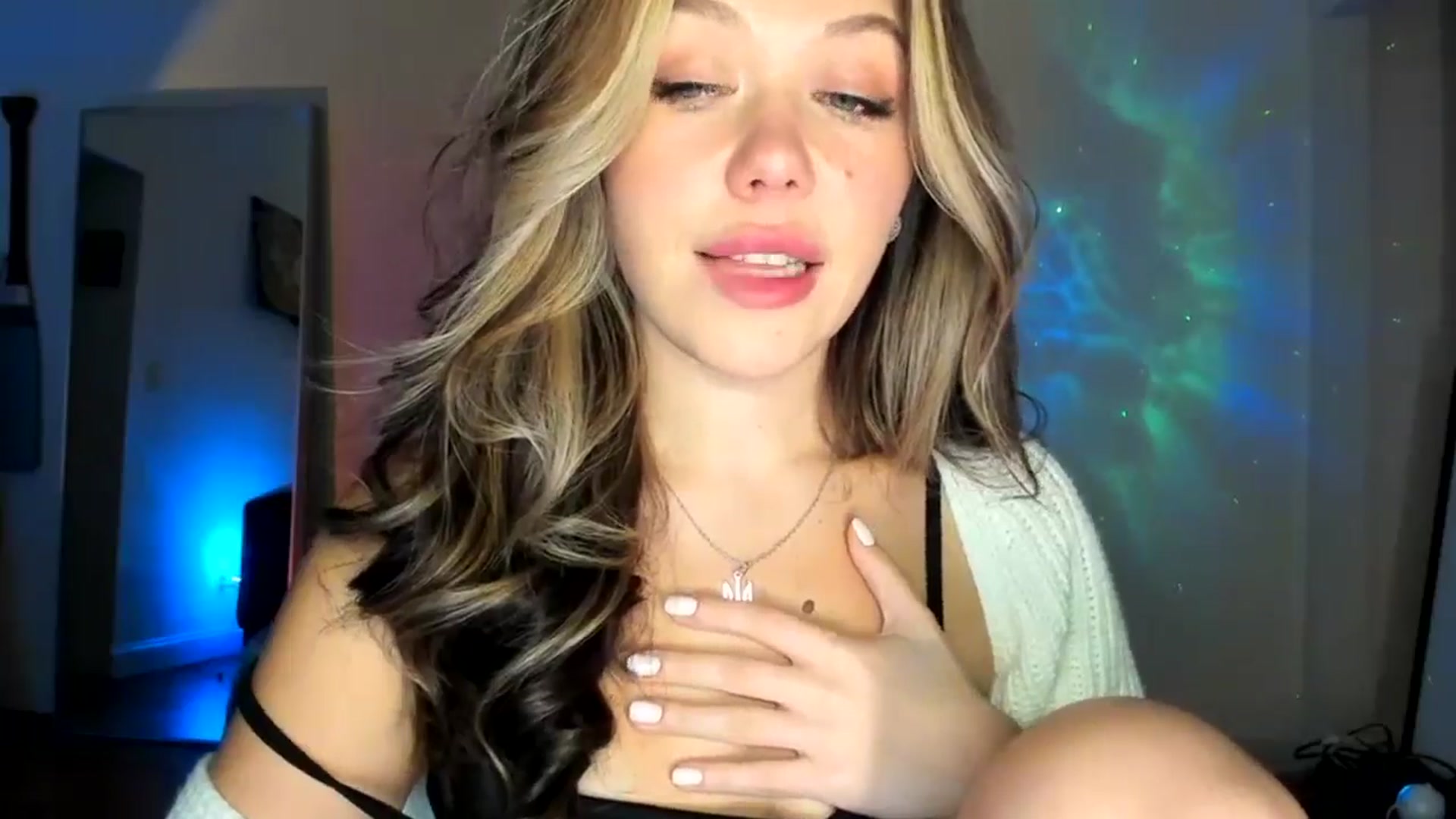 Gallery image thumbnail from Nancy_Morris's myfreecams stream on, 10/18/2024, 03:43 image 18 of 20