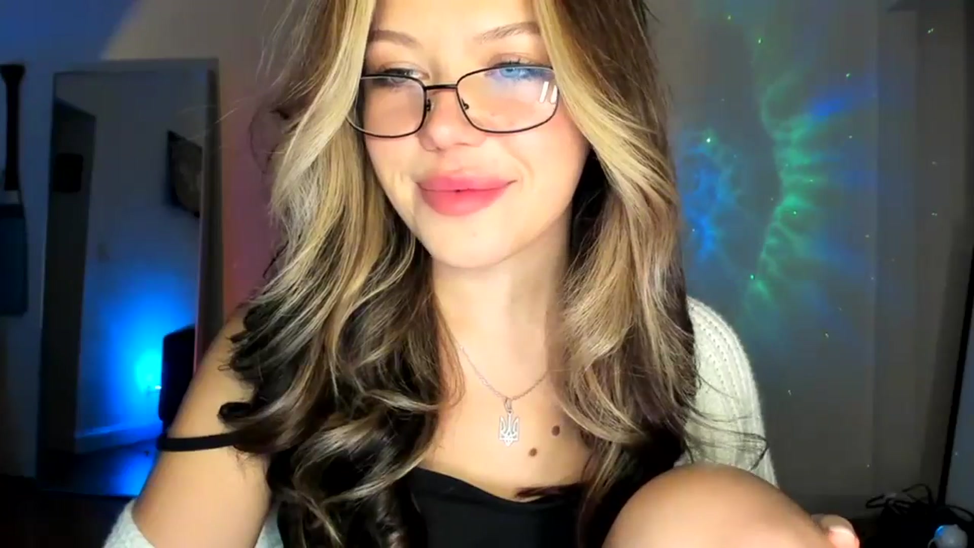 Gallery image thumbnail from Nancy_Morris's myfreecams stream on, 10/18/2024, 03:43 image 15 of 20