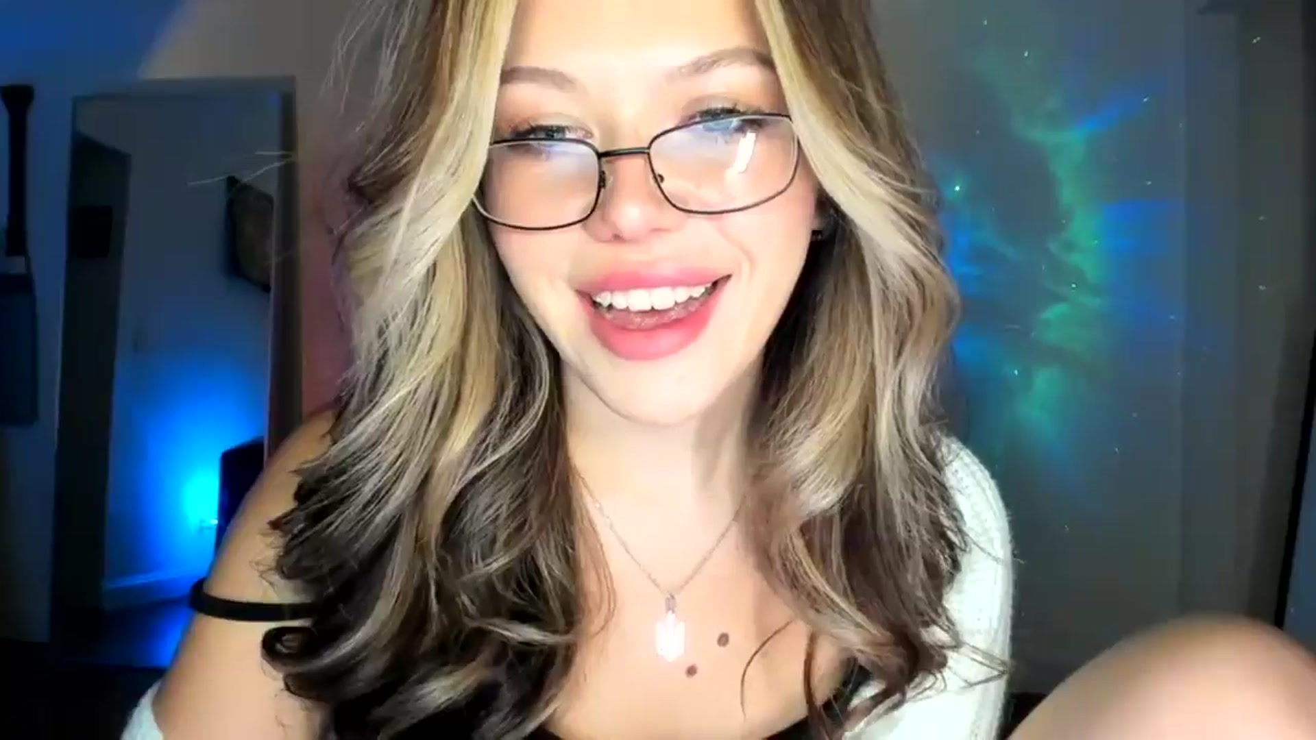 Gallery image thumbnail from Nancy_Morris's myfreecams stream on, 10/18/2024, 03:43 image 13 of 20