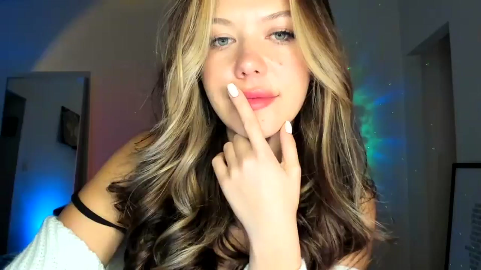 Gallery image thumbnail from Nancy_Morris's myfreecams stream on, 10/18/2024, 03:43 image 1 of 20