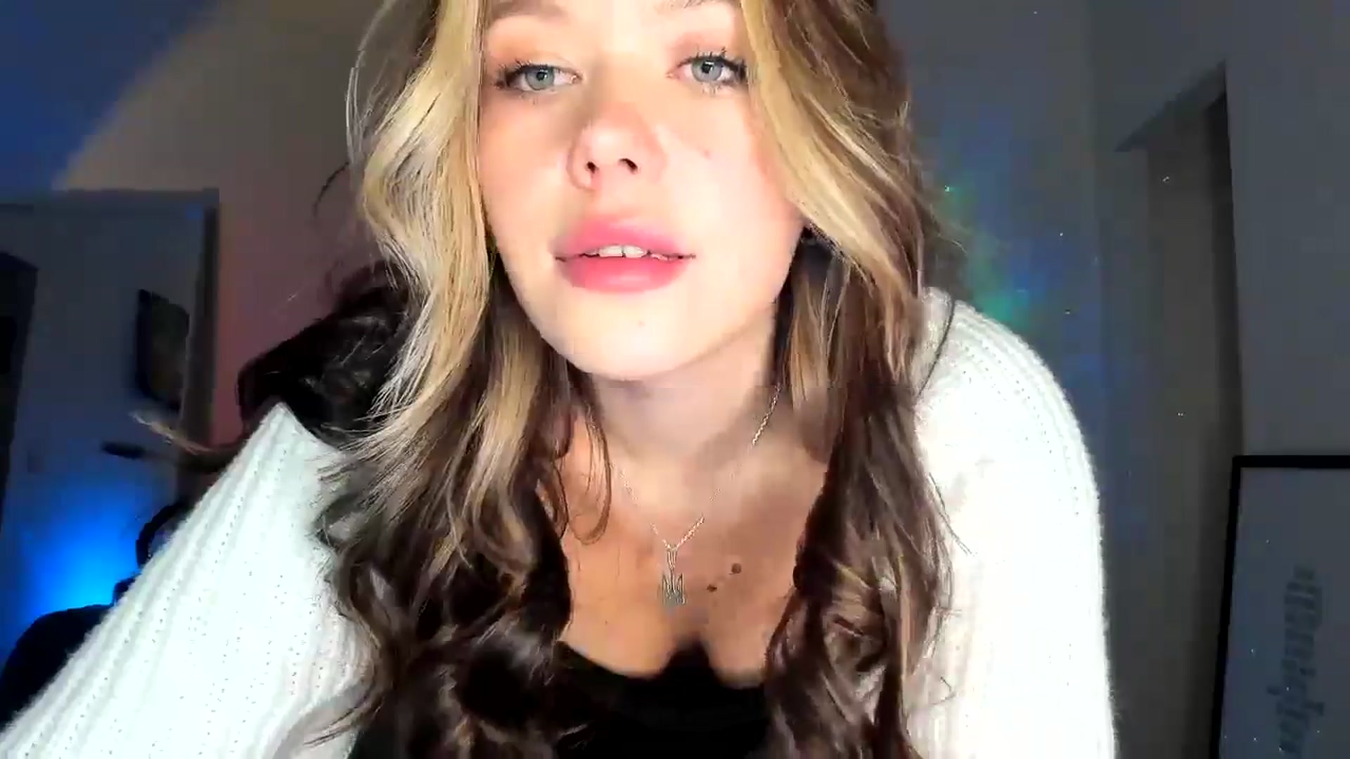 Gallery image thumbnail from Nancy_Morris's myfreecams stream on, 10/18/2024, 03:43 image 9 of 20