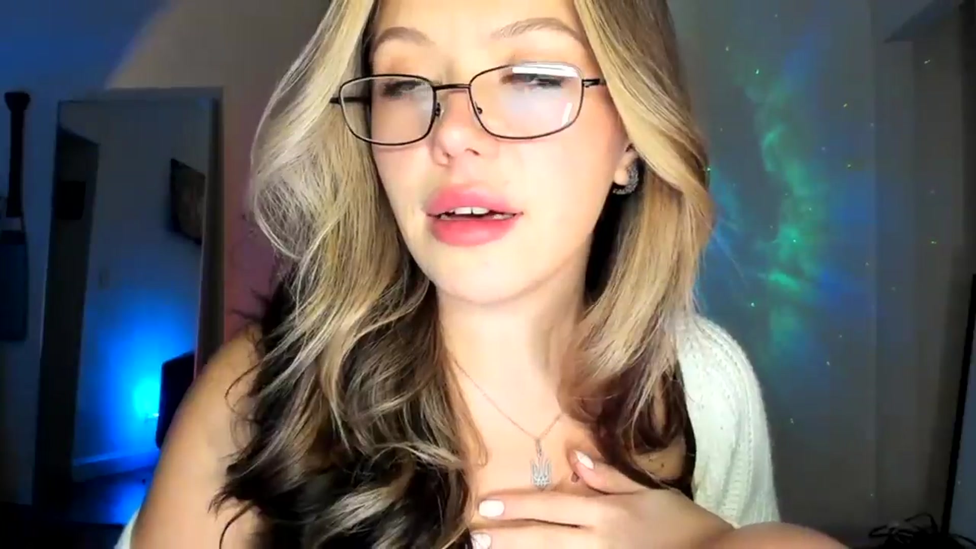 Gallery image thumbnail from Nancy_Morris's myfreecams stream on, 10/18/2024, 03:43 image 10 of 20