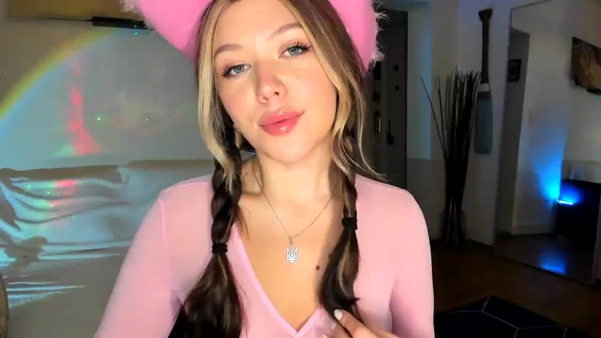 Gallery image thumbnail from Nancy_Morris's myfreecams stream on, 10/20/2024, 05:20 image 9 of 20