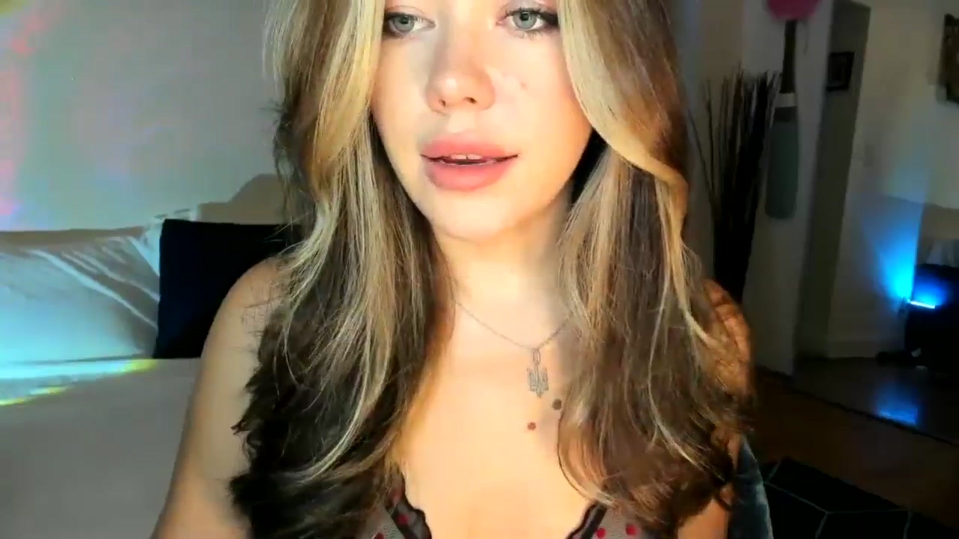 Gallery image thumbnail from Nancy_Morris's myfreecams stream on, 10/22/2024, 06:15 image 2 of 20