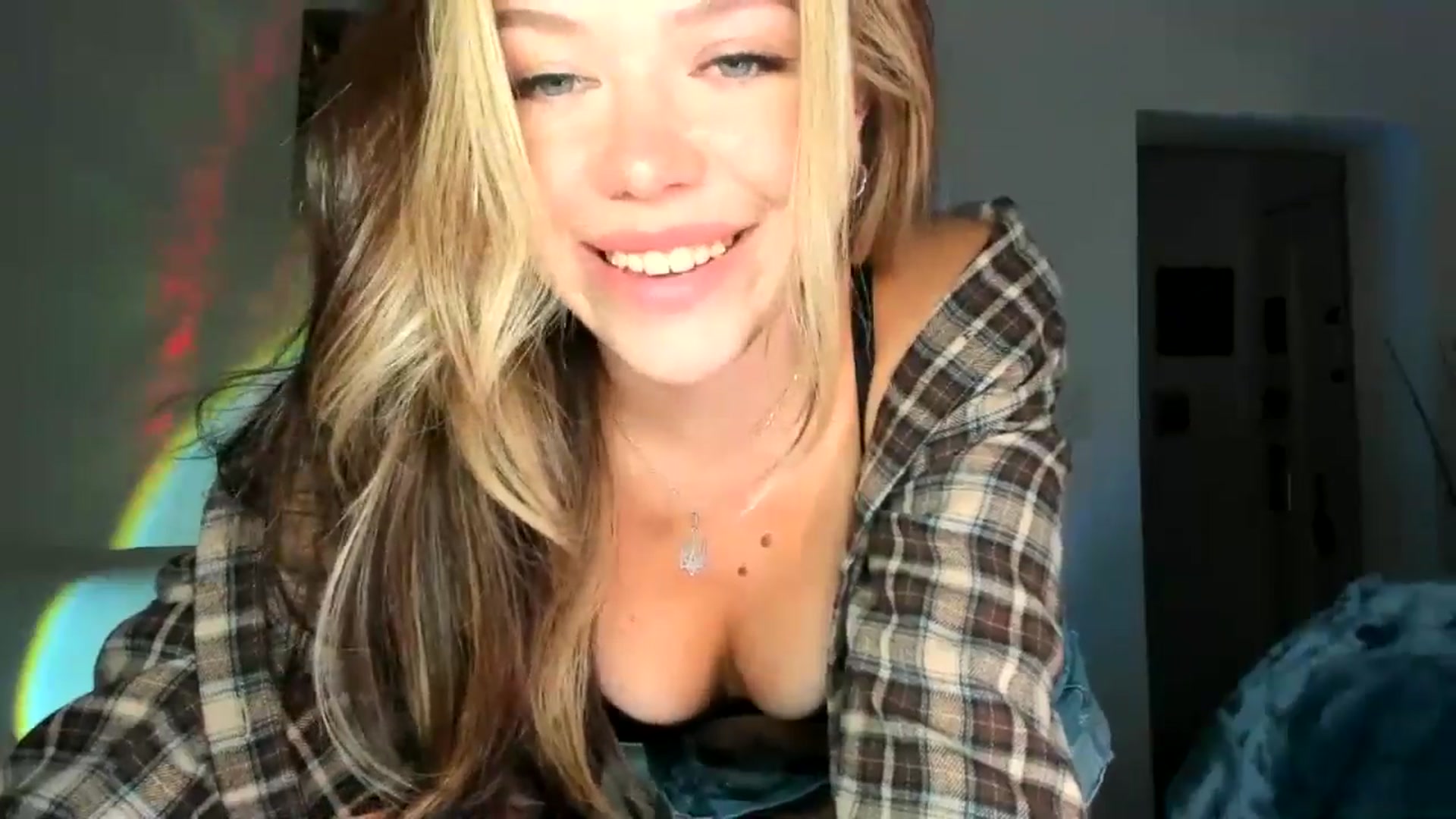 Gallery image thumbnail from Nancy_Morris's myfreecams stream on, 10/25/2024, 06:03 image 3 of 20