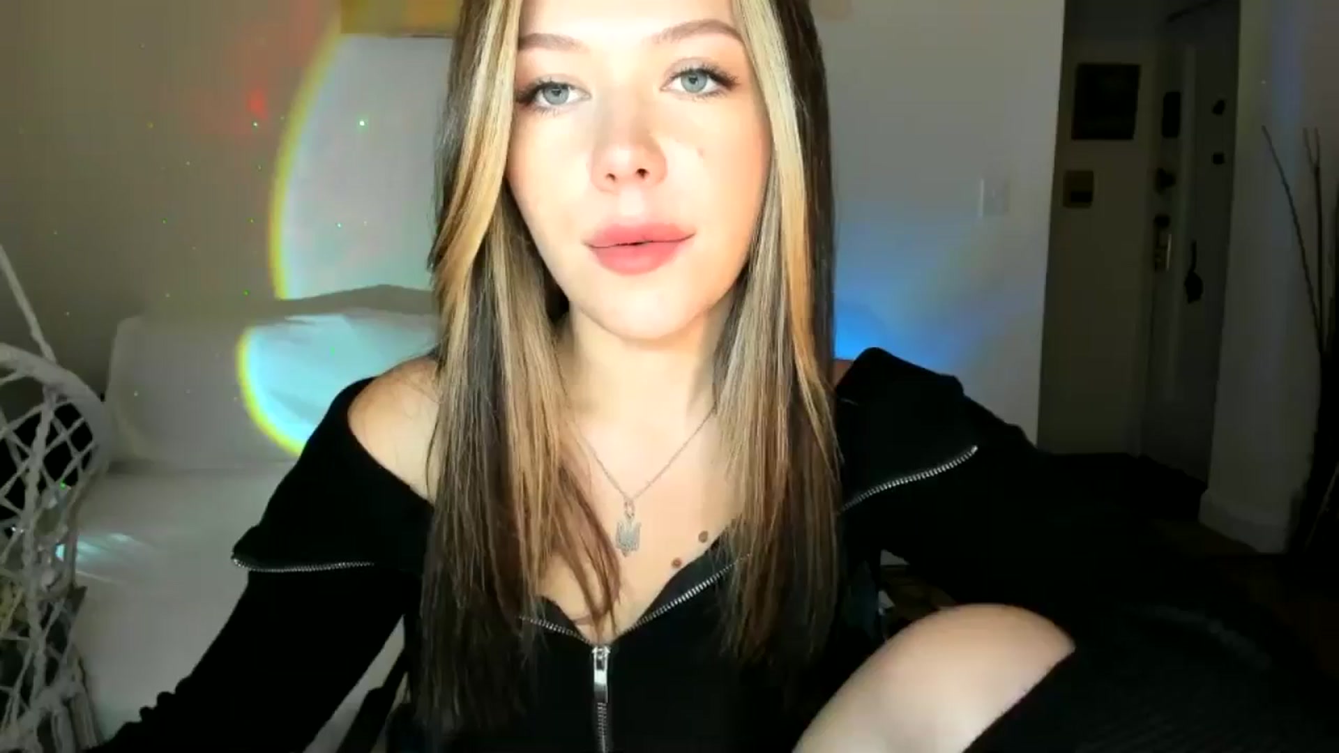 Gallery image thumbnail from Nancy_Morris's myfreecams stream on, 10/28/2024, 01:49 image 13 of 20