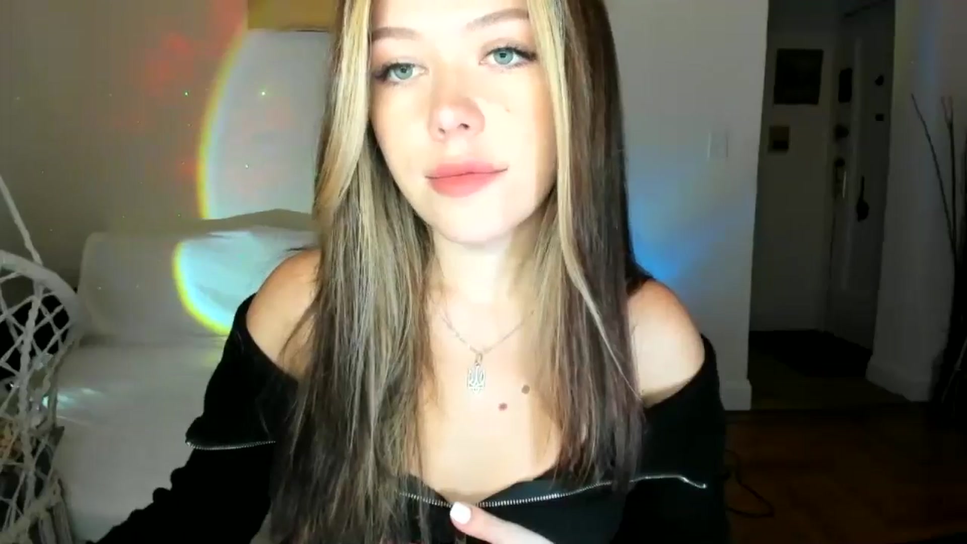Gallery image thumbnail from Nancy_Morris's myfreecams stream on, 10/28/2024, 01:49 image 14 of 20