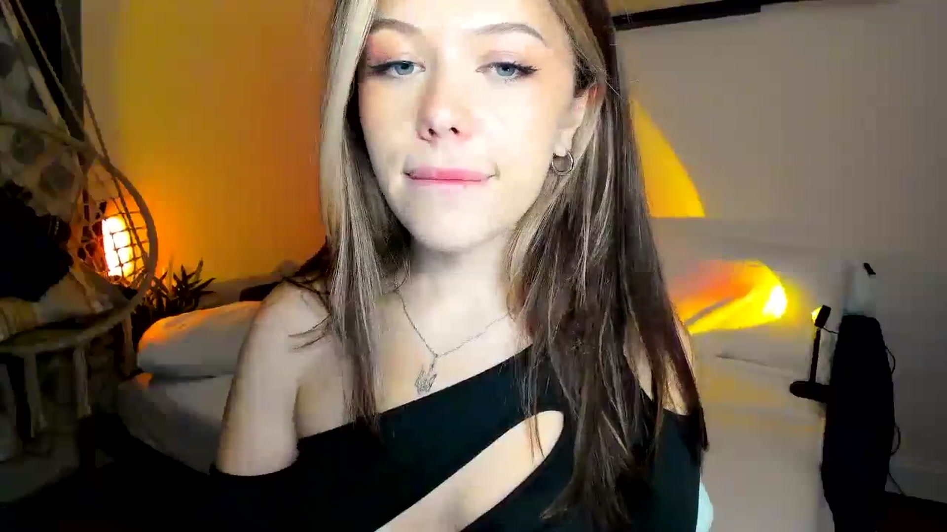 Gallery image thumbnail from Nancy_Morris's myfreecams stream on, 11/10/2024, 06:46 image 9 of 20