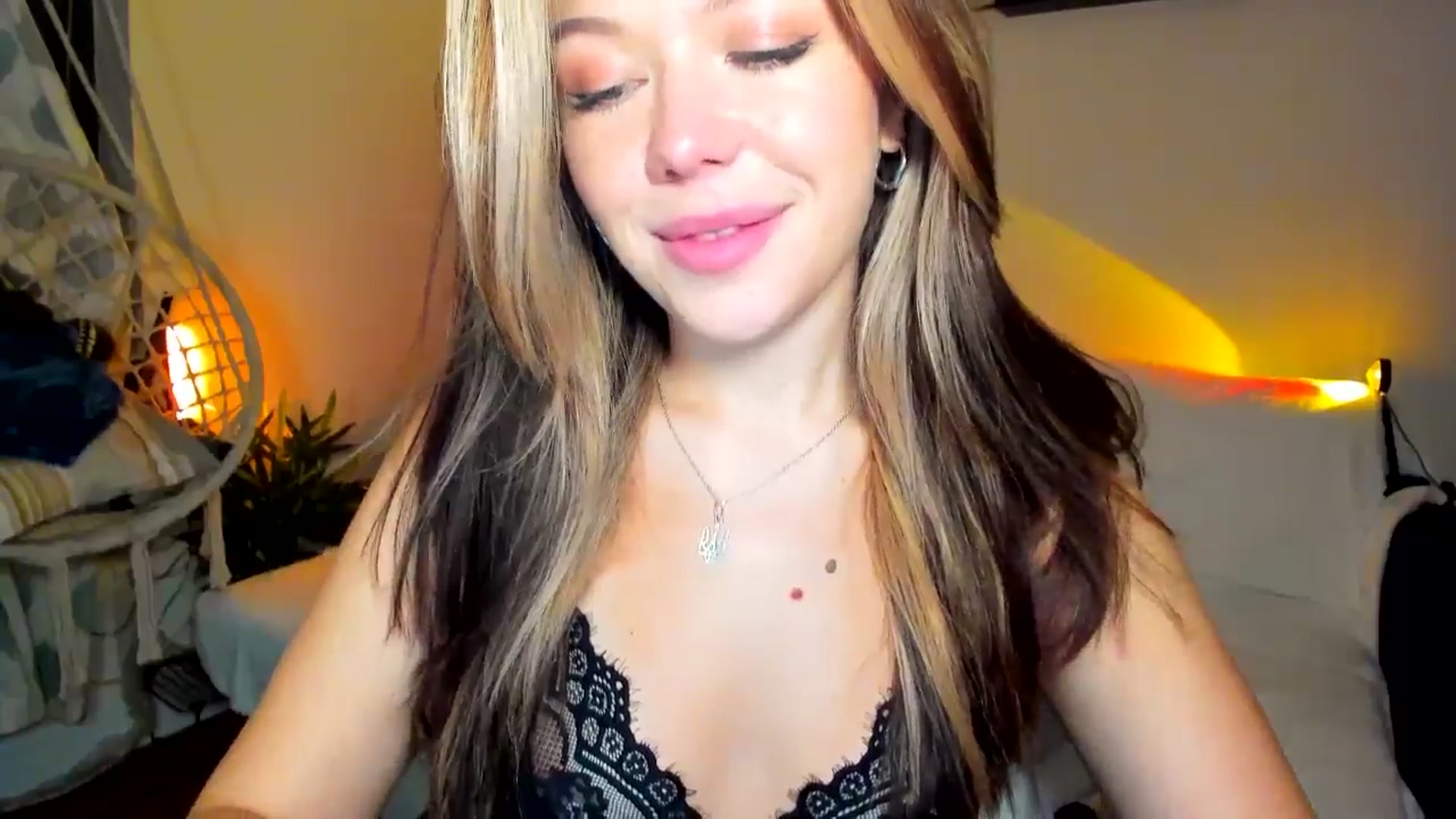 Gallery image thumbnail from Nancy_Morris's myfreecams stream on, 11/12/2024, 07:06 image 9 of 20