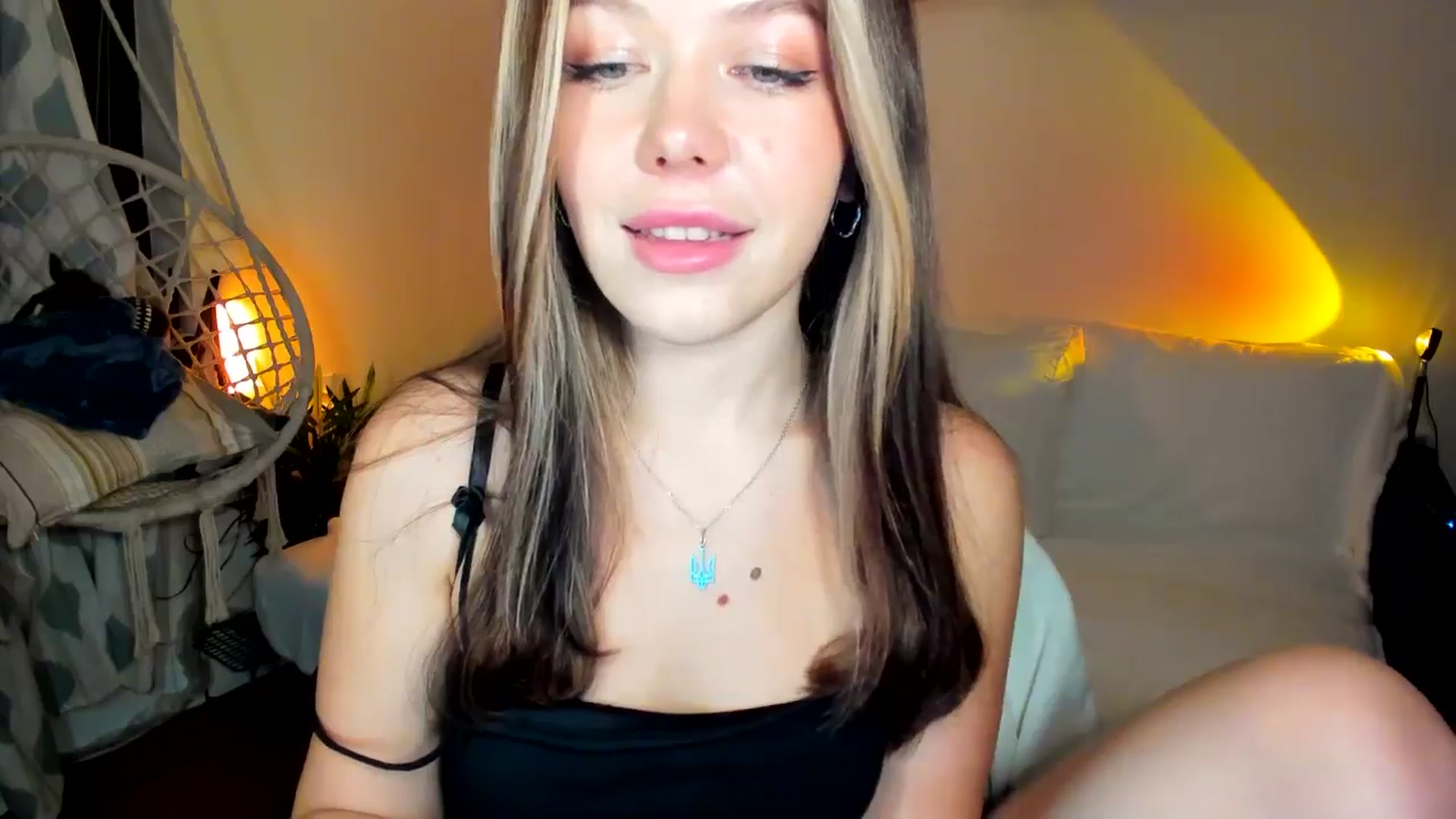 Gallery image thumbnail from Nancy_Morris's myfreecams stream on, 11/14/2024, 04:05 image 15 of 20