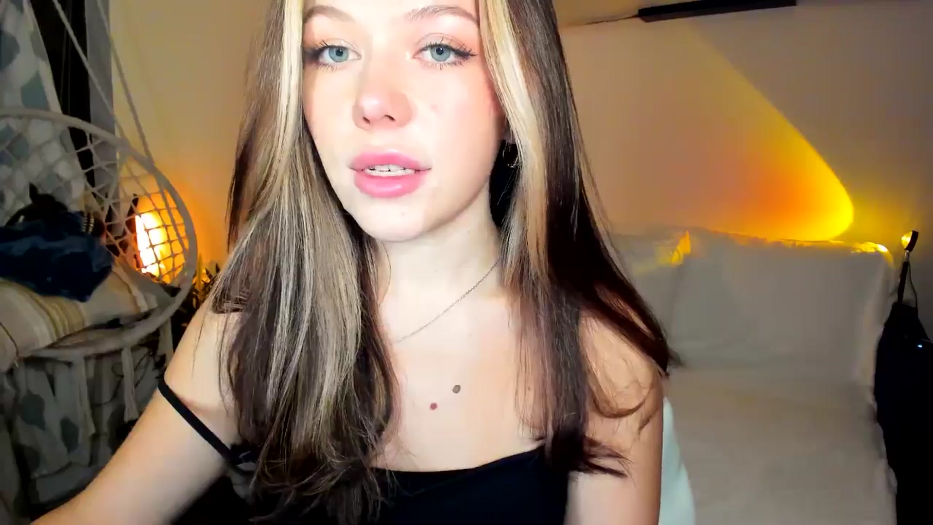 Gallery image thumbnail from Nancy_Morris's myfreecams stream on, 11/14/2024, 04:05 image 13 of 20
