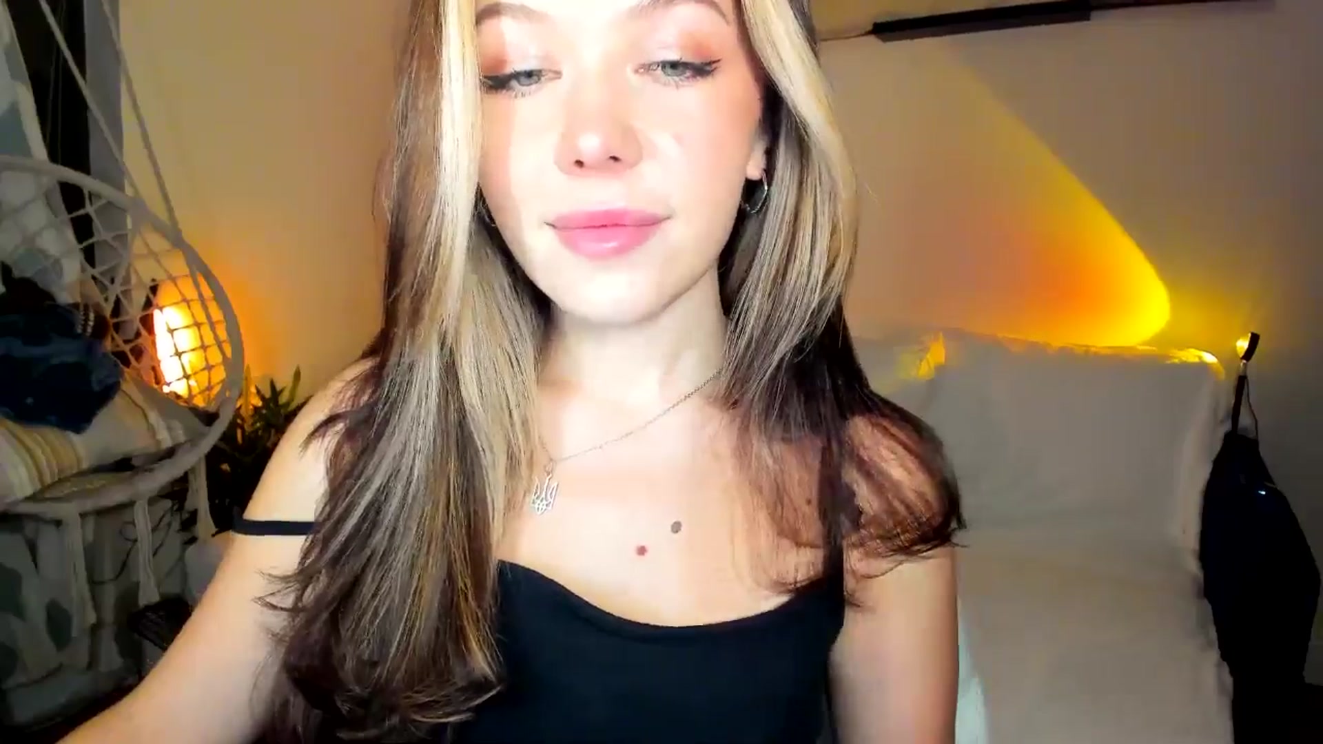 Gallery image thumbnail from Nancy_Morris's myfreecams stream on, 11/14/2024, 04:05 image 12 of 20