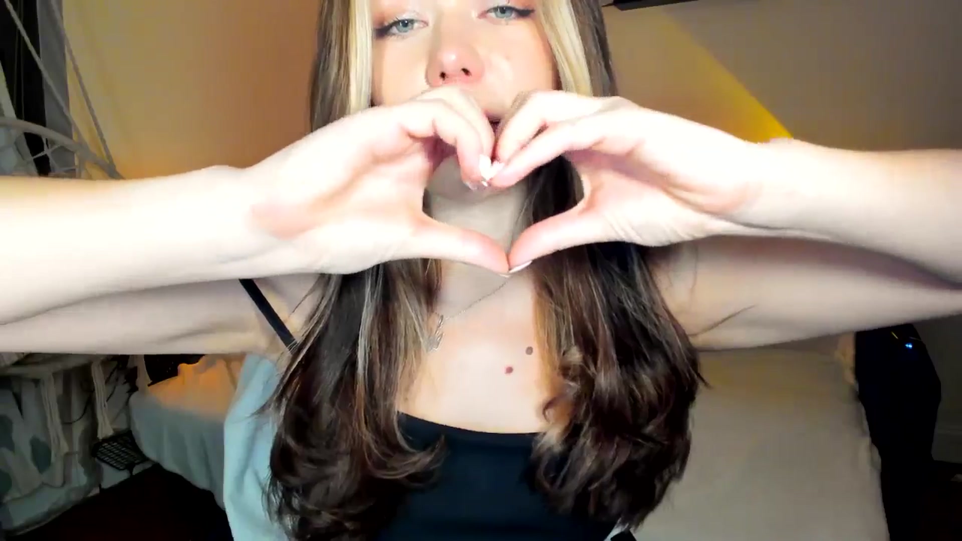 Gallery image thumbnail from Nancy_Morris's myfreecams stream on, 11/14/2024, 04:05 image 18 of 20