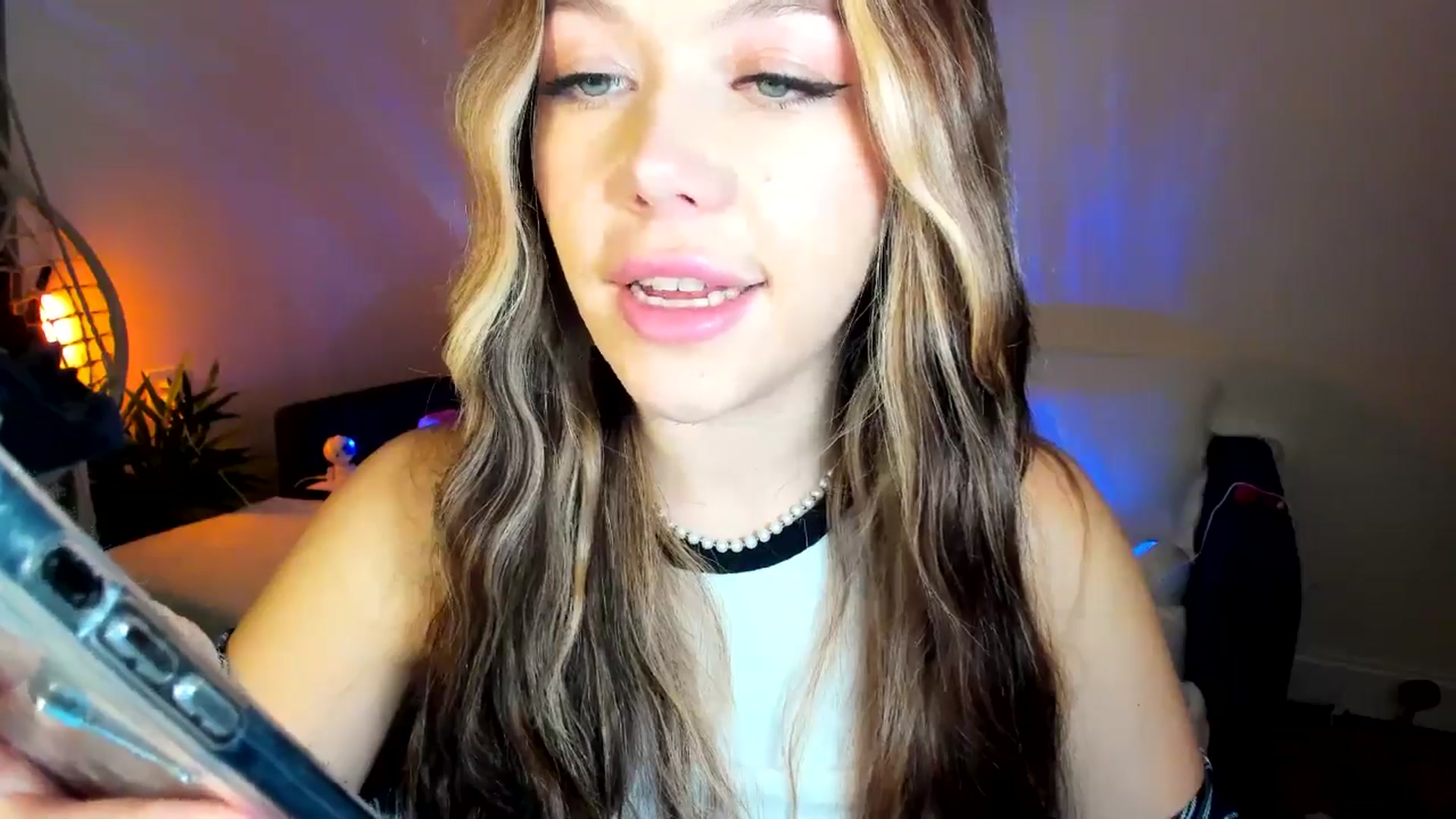 Gallery image thumbnail from Nancy_Morris's myfreecams stream on, 11/19/2024, 06:21 image 7 of 20