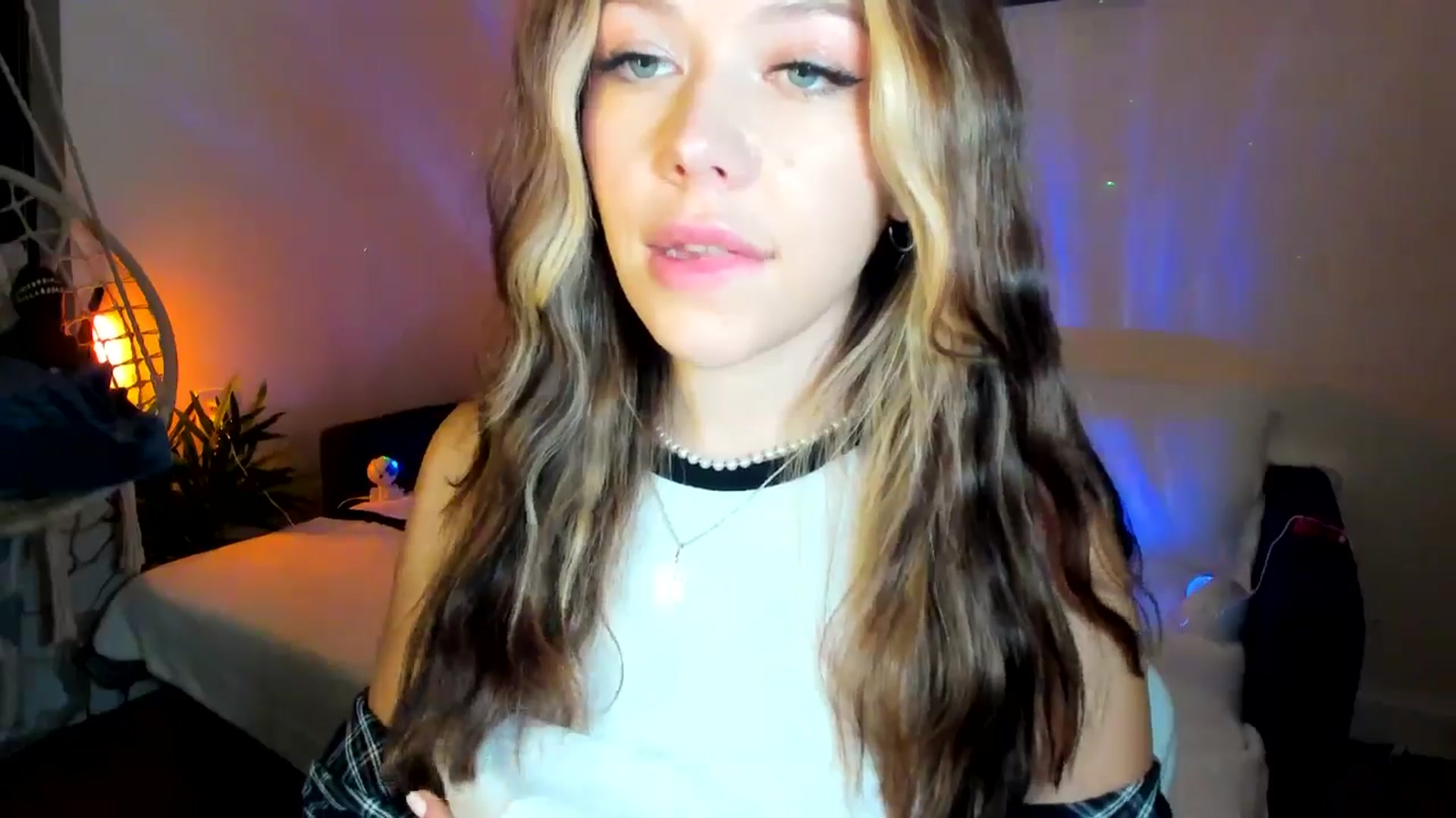 Gallery image thumbnail from Nancy_Morris's myfreecams stream on, 11/19/2024, 06:21 image 3 of 20