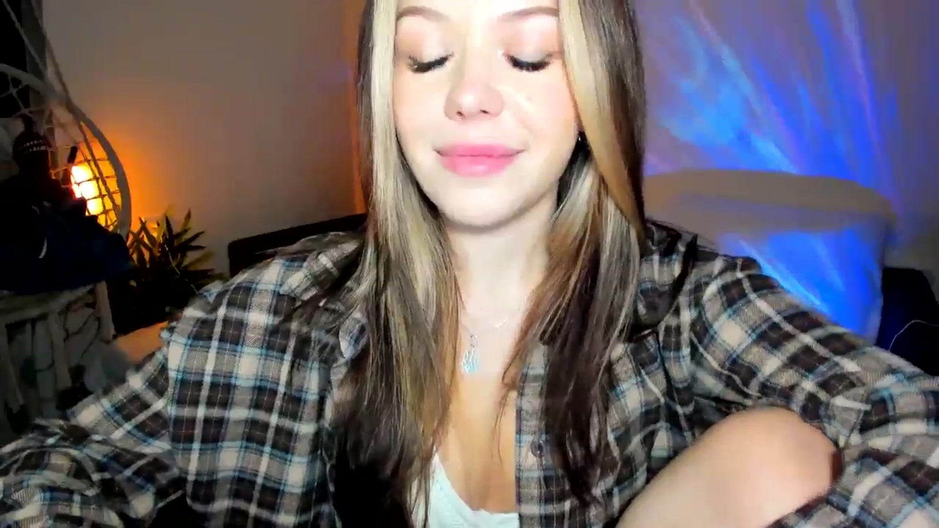 Gallery image thumbnail from Nancy_Morris's myfreecams stream on, 11/21/2024, 07:06 image 6 of 20