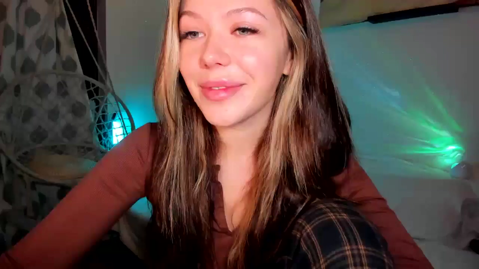 Gallery image thumbnail from Nancy_Morris's myfreecams stream on, 11/25/2024, 04:36 image 1 of 20