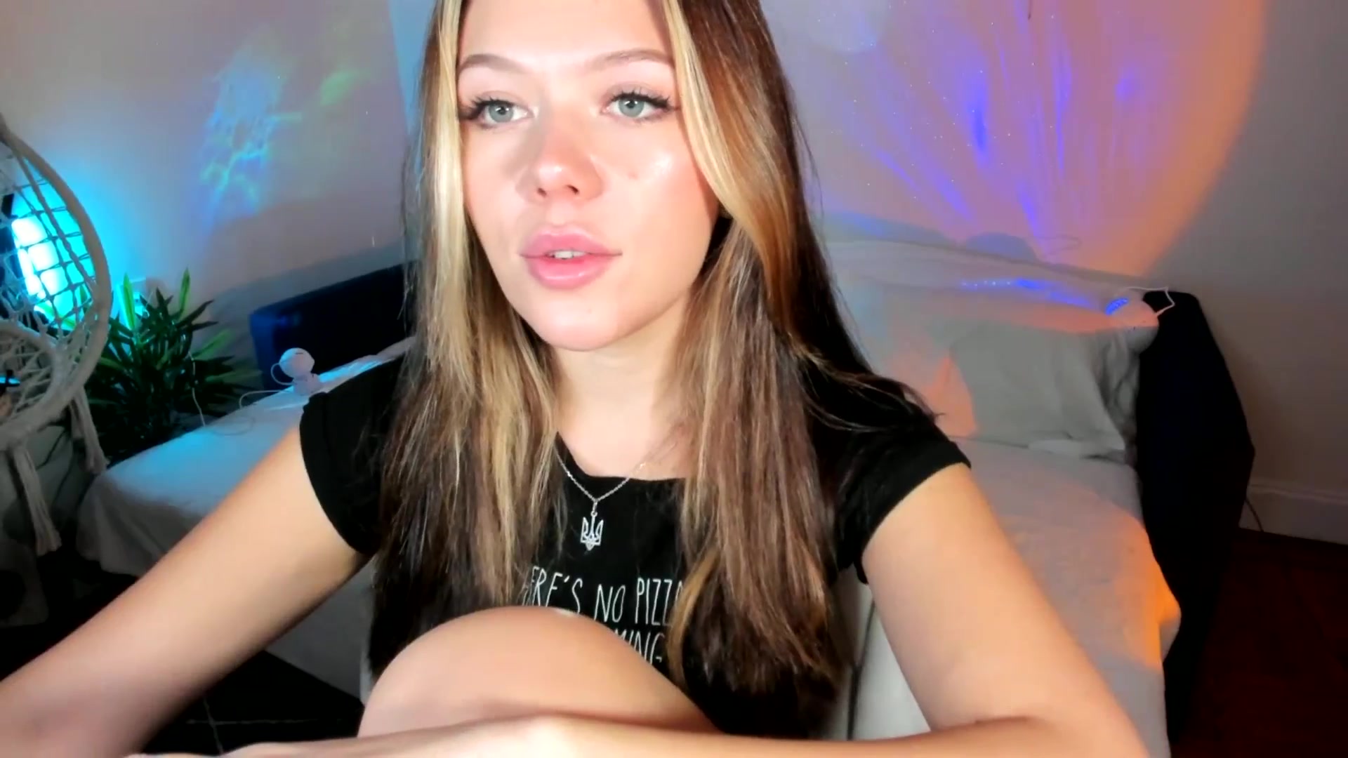 Gallery image thumbnail from Nancy_Morris's myfreecams stream on, 11/26/2024, 23:45 image 19 of 20
