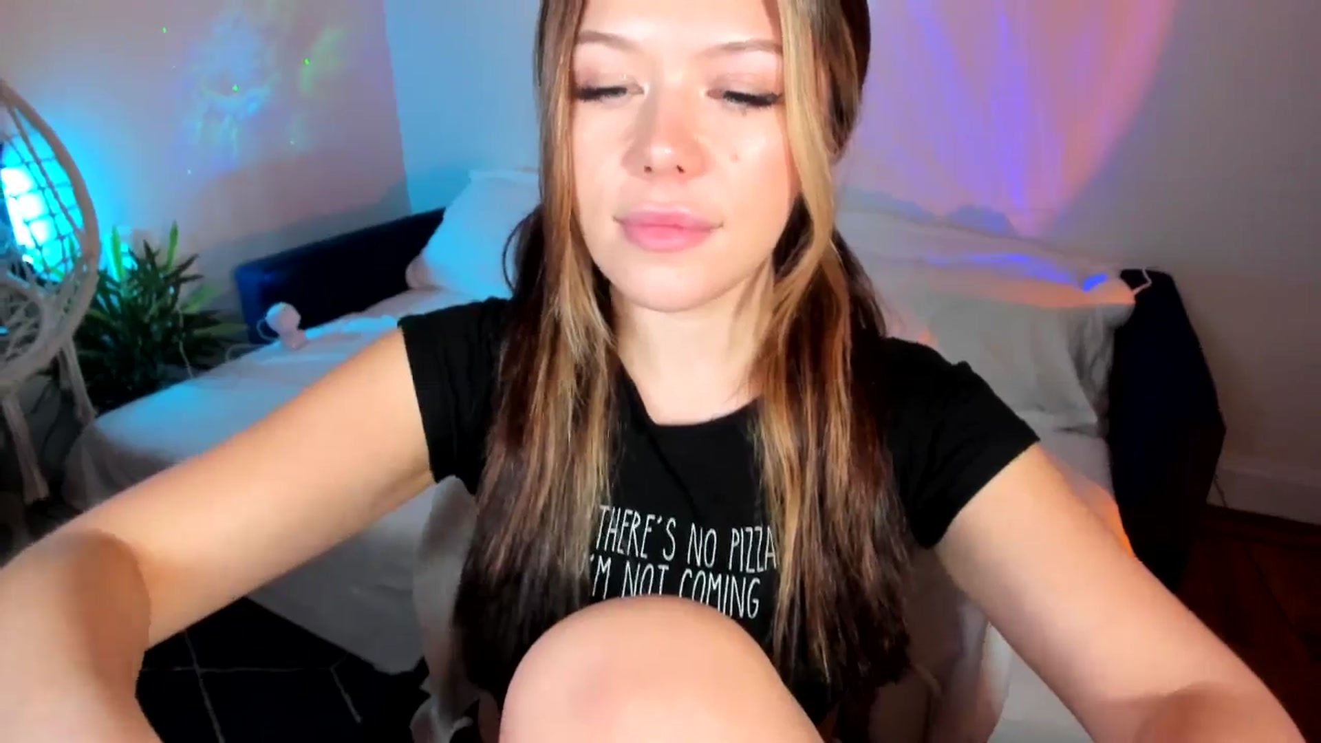Gallery image thumbnail from Nancy_Morris's myfreecams stream on, 11/27/2024, 02:40 image 12 of 20