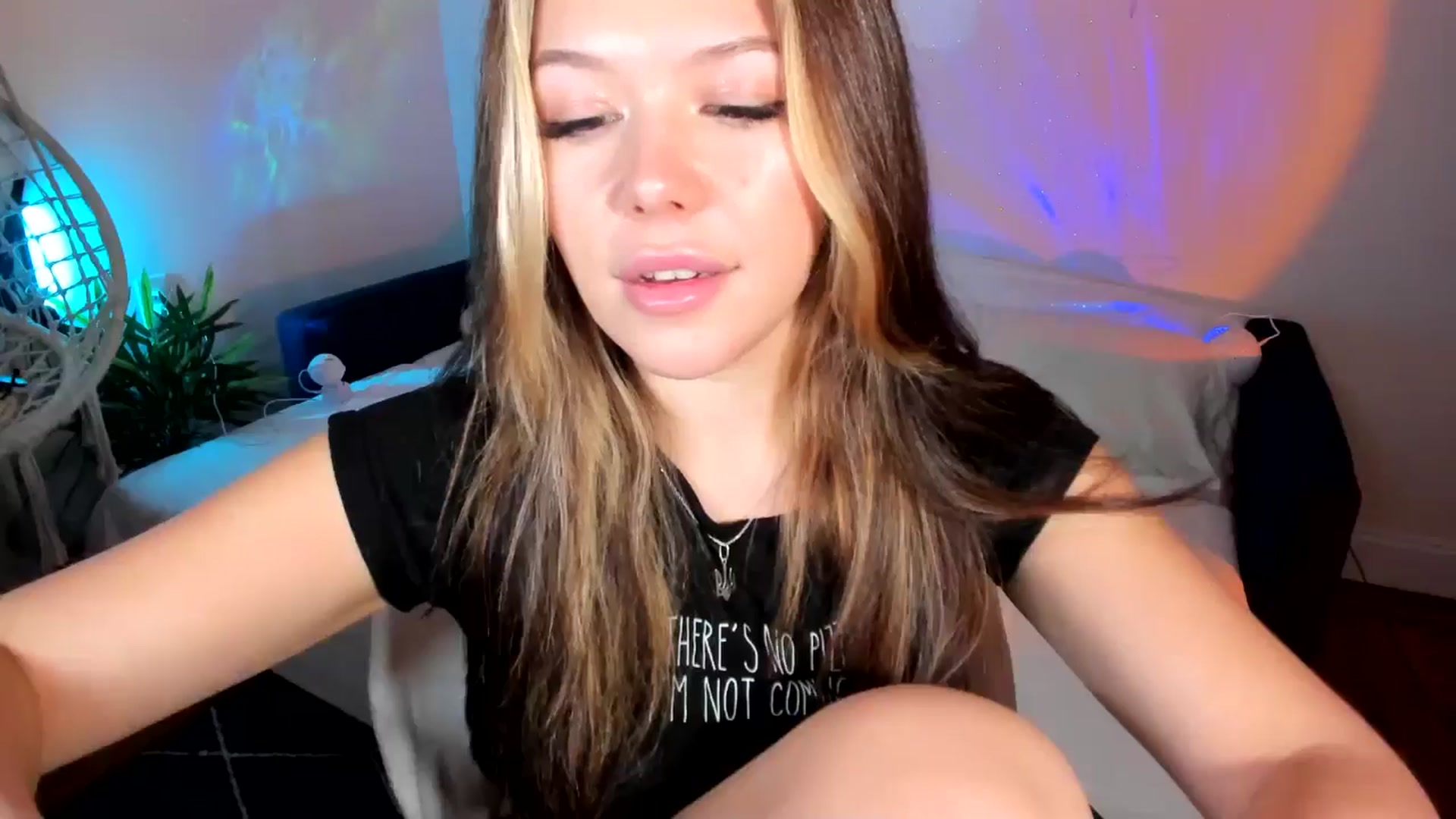 Gallery image thumbnail from Nancy_Morris's myfreecams stream on, 11/27/2024, 02:40 image 3 of 20