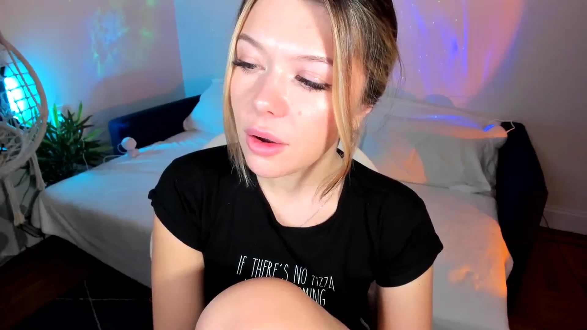 Gallery image thumbnail from Nancy_Morris's myfreecams stream on, 11/27/2024, 02:40 image 18 of 20