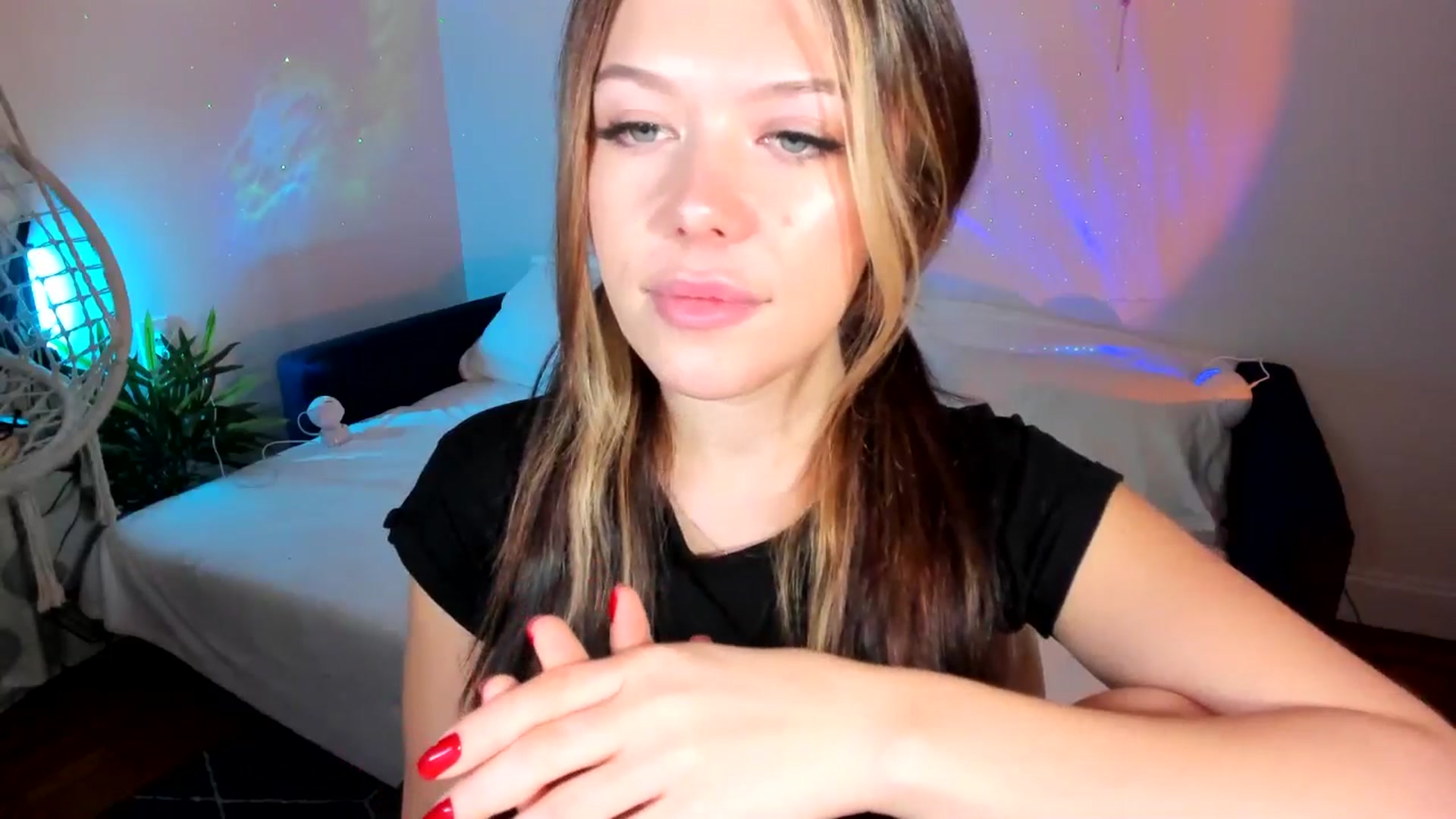 Gallery image thumbnail from Nancy_Morris's myfreecams stream on, 11/27/2024, 02:40 image 9 of 20