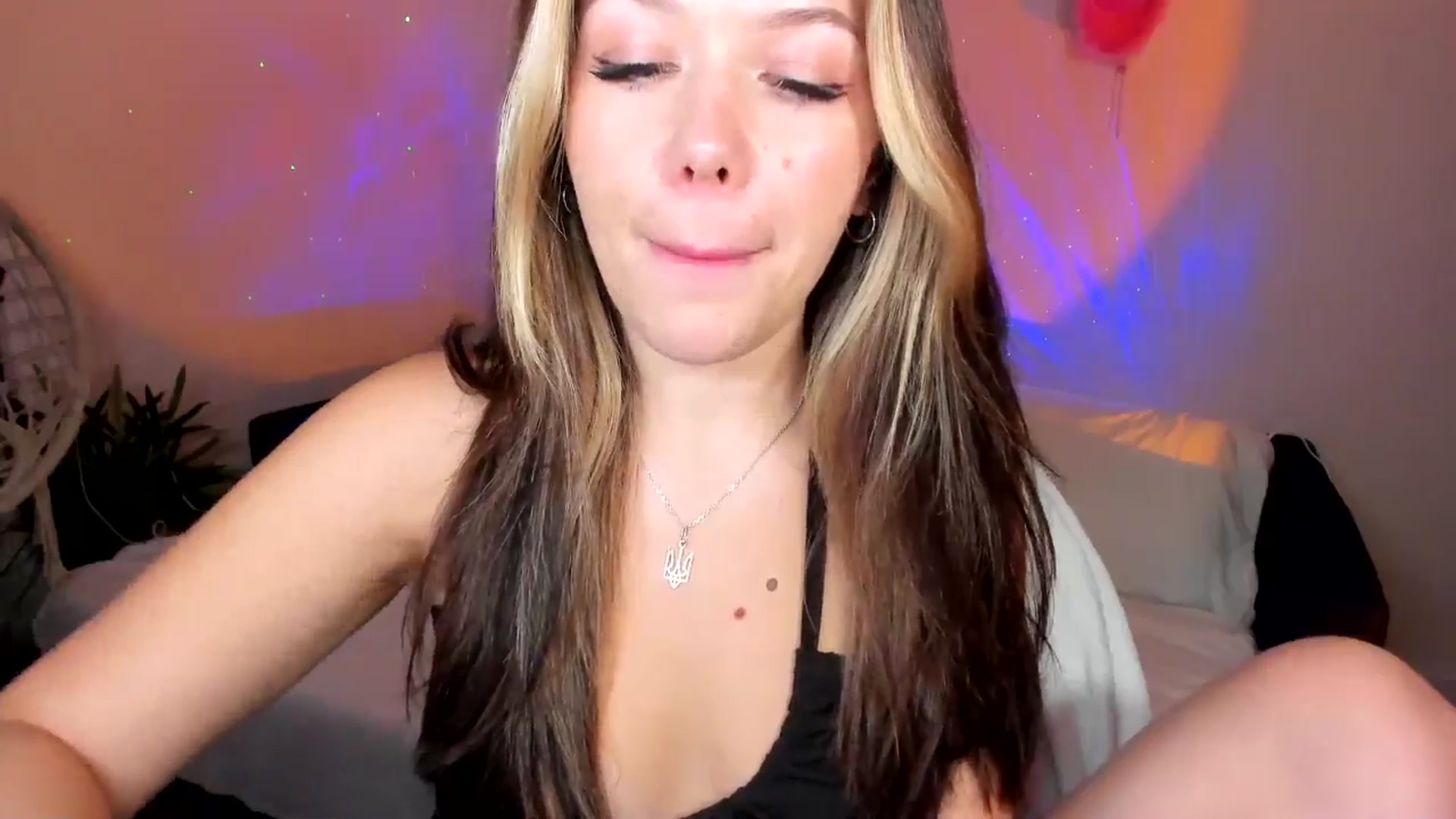 Gallery image thumbnail from Nancy_Morris's myfreecams stream on, 11/30/2024, 24:03 image 17 of 20
