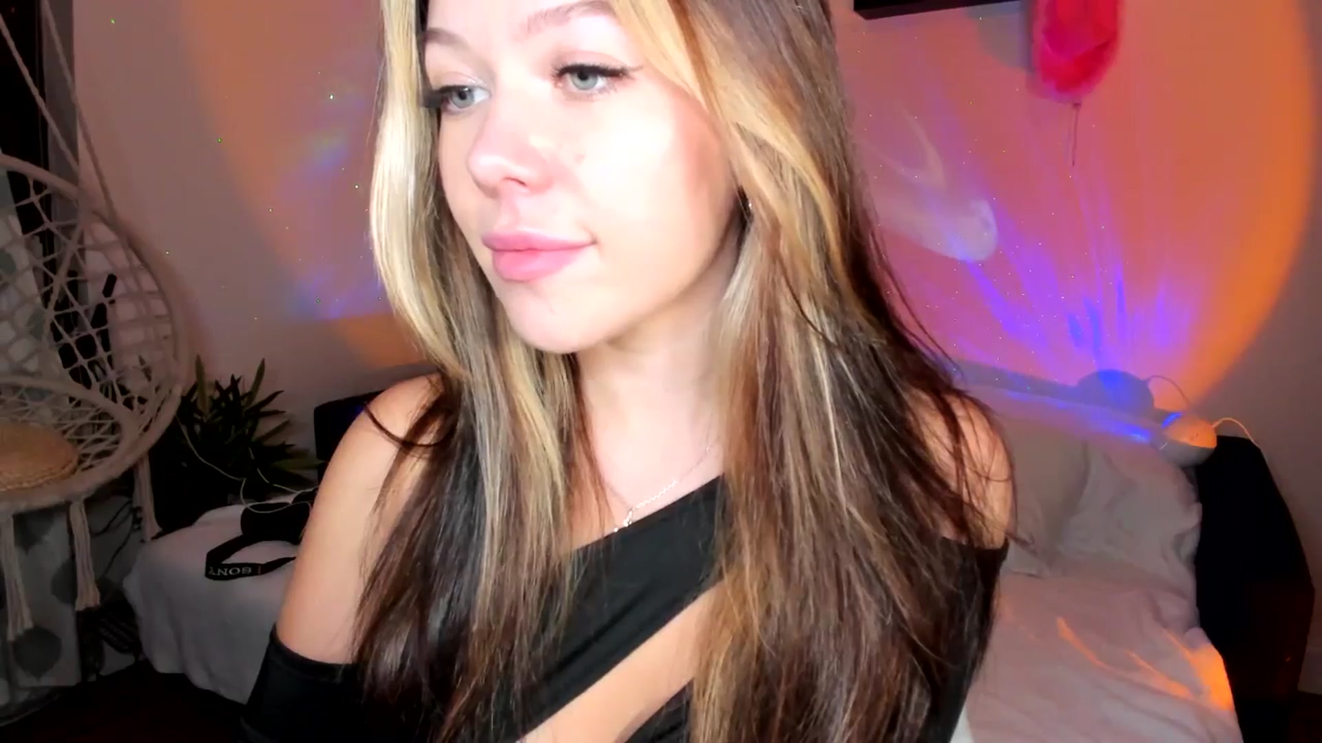 Gallery image thumbnail from Nancy_Morris's myfreecams stream on, 12/01/2024, 02:34 image 17 of 20