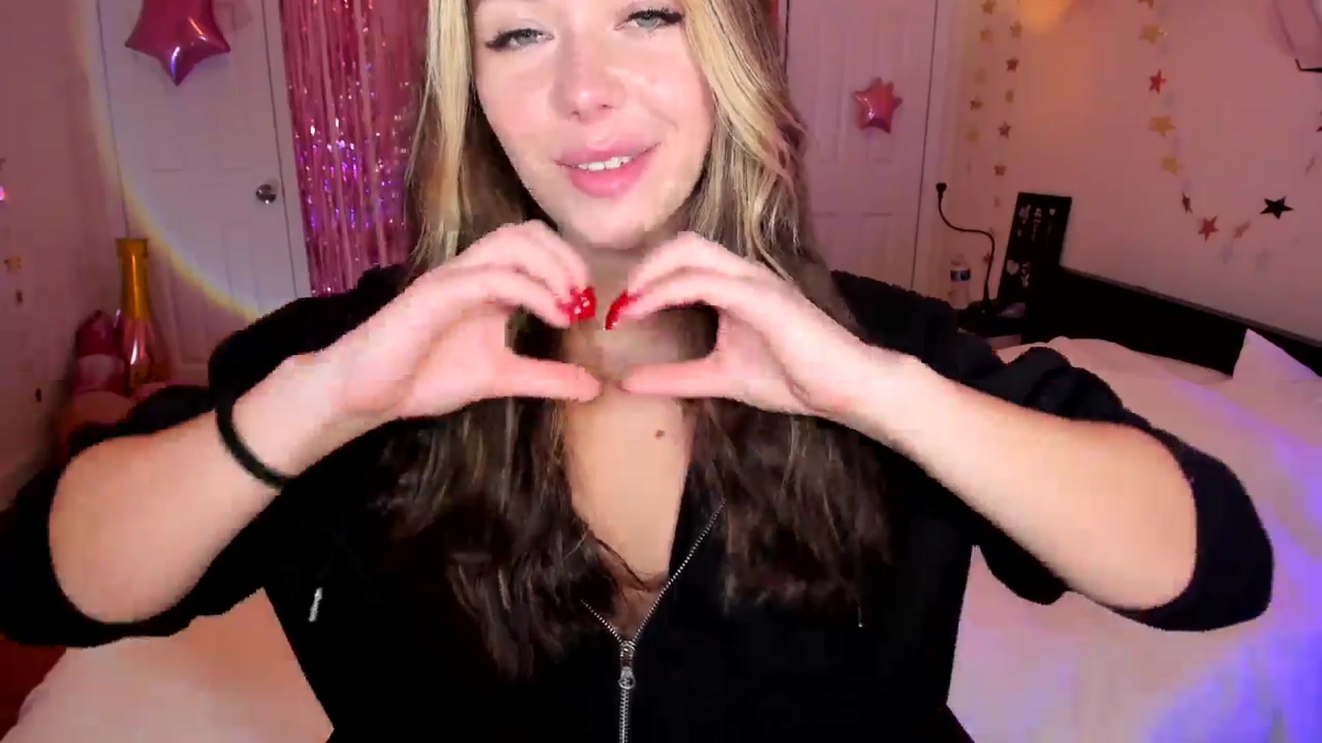 Gallery image thumbnail from Nancy_Morris's myfreecams stream on, 12/07/2024, 08:20 image 3 of 20