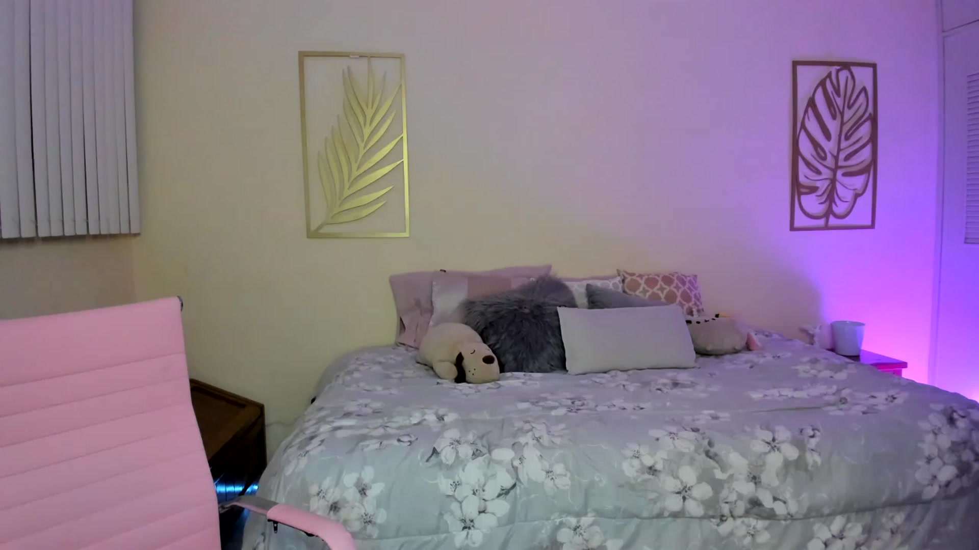 Gallery image thumbnail from NancyyB's myfreecams stream on, 12/01/2022, 24:47 image 15 of 20