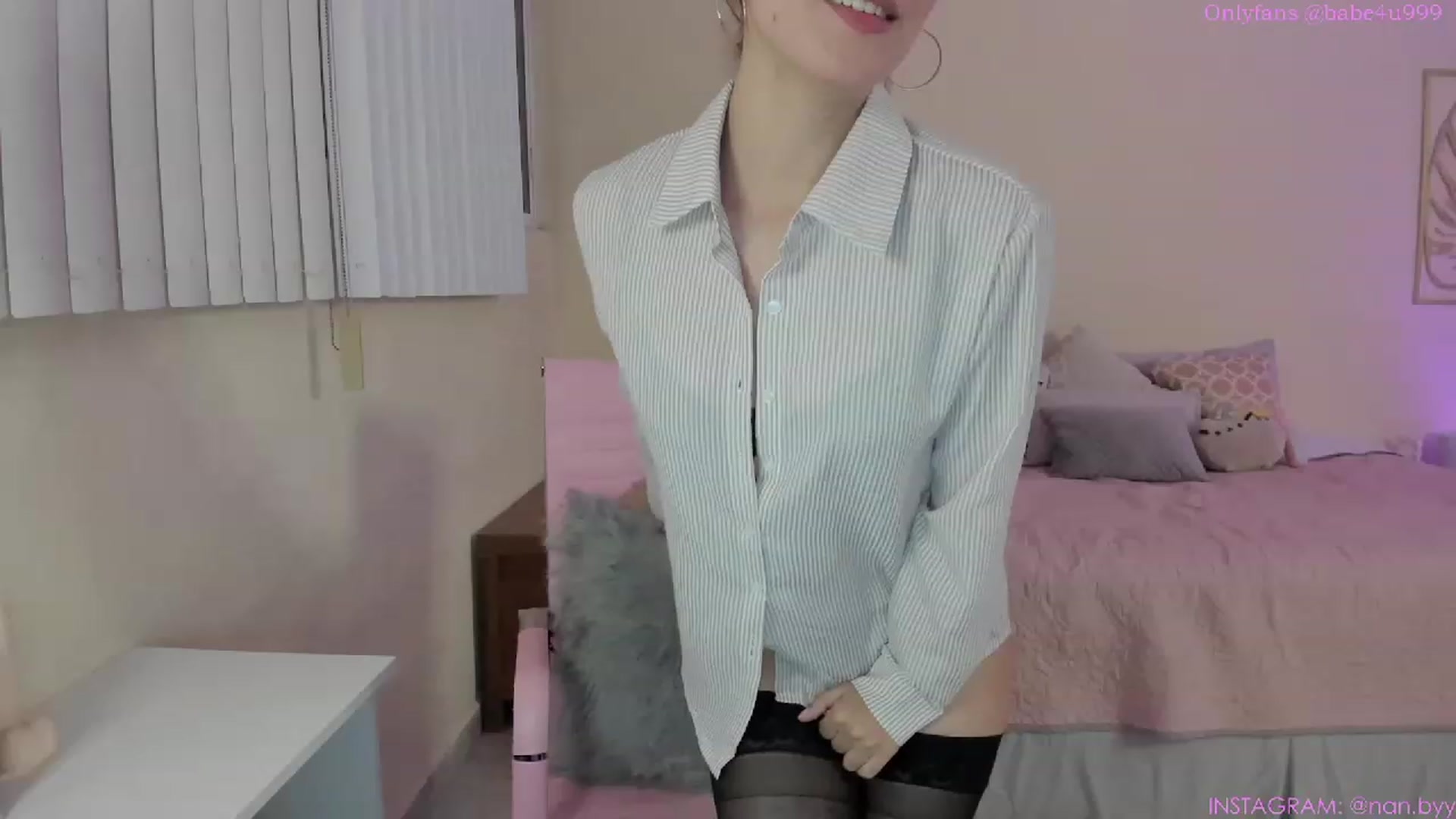 Gallery image thumbnail from NancyyB's myfreecams stream on, 12/16/2022, 02:04 image 3 of 20