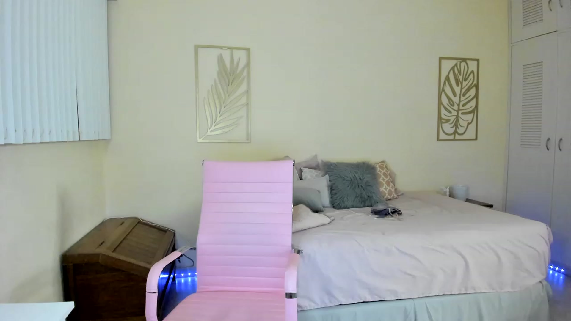 Gallery image thumbnail from NancyyB's myfreecams stream on, 01/10/2023, 03:07 image 10 of 20