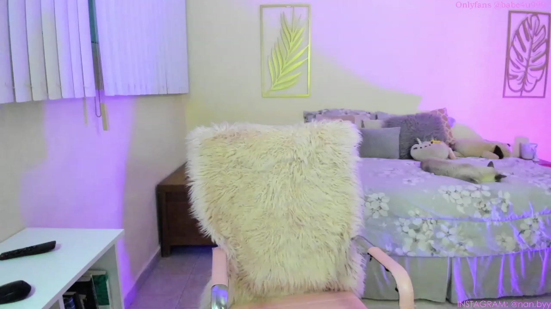 Gallery image thumbnail from NancyyB's myfreecams stream on, 03/01/2023, 24:44 image 12 of 20