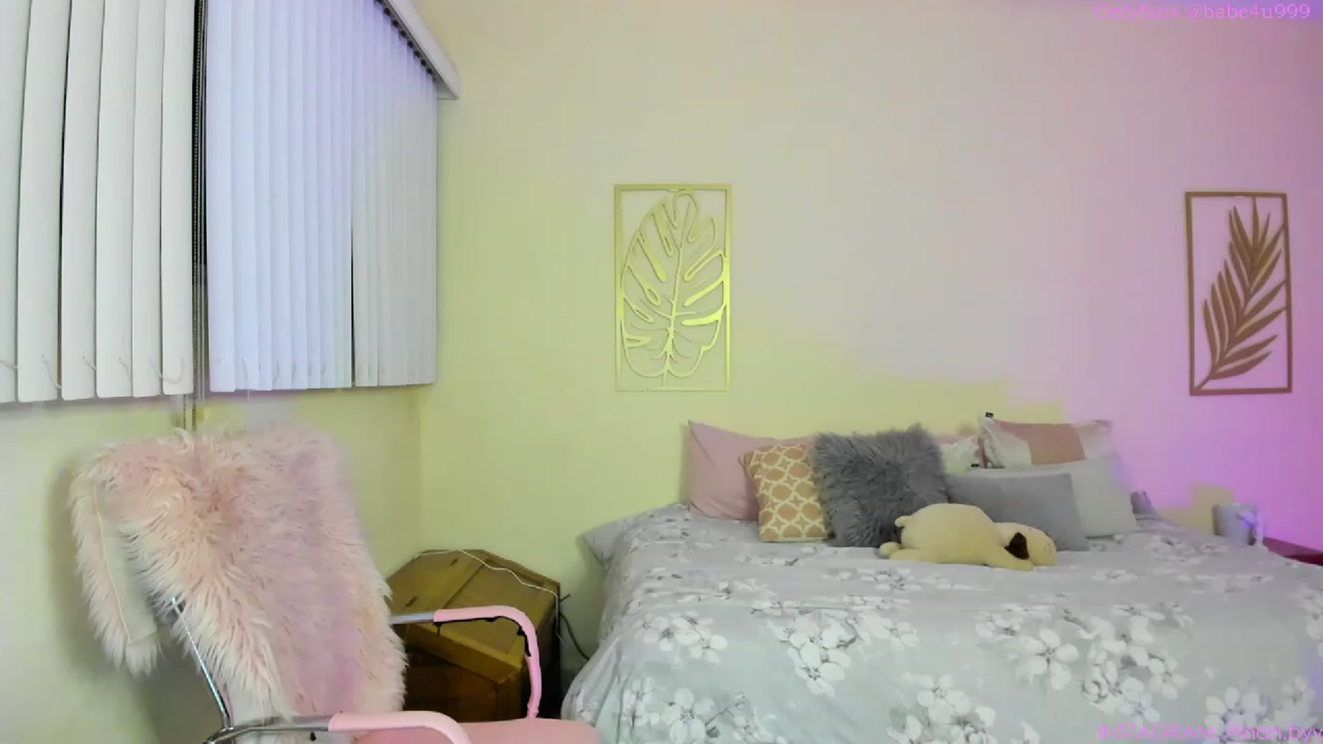 Gallery image thumbnail from NancyyB's myfreecams stream on, 03/24/2023, 01:59 image 6 of 20
